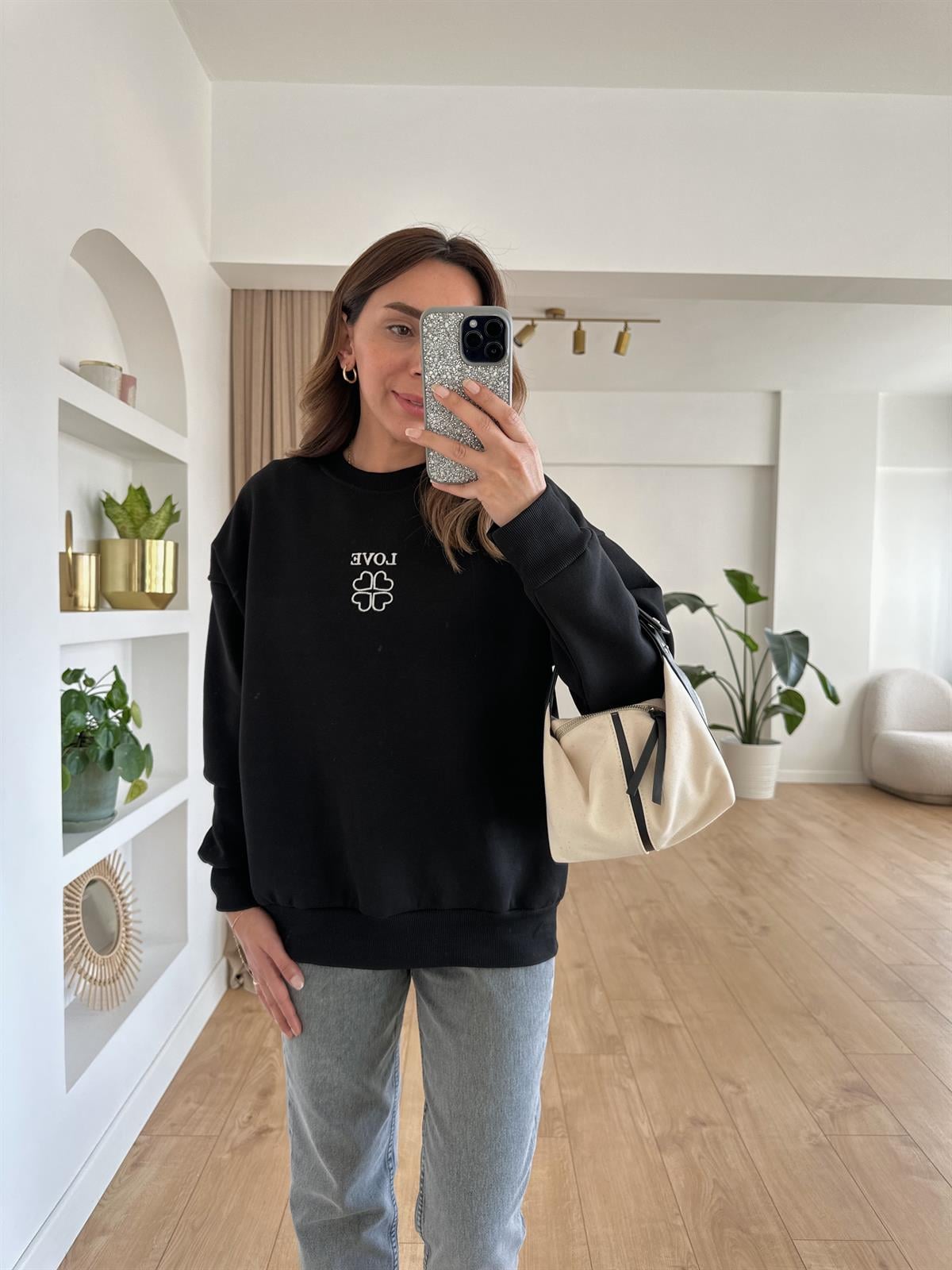 SİYAH KALP NAKIŞLI LOVE SWEAT