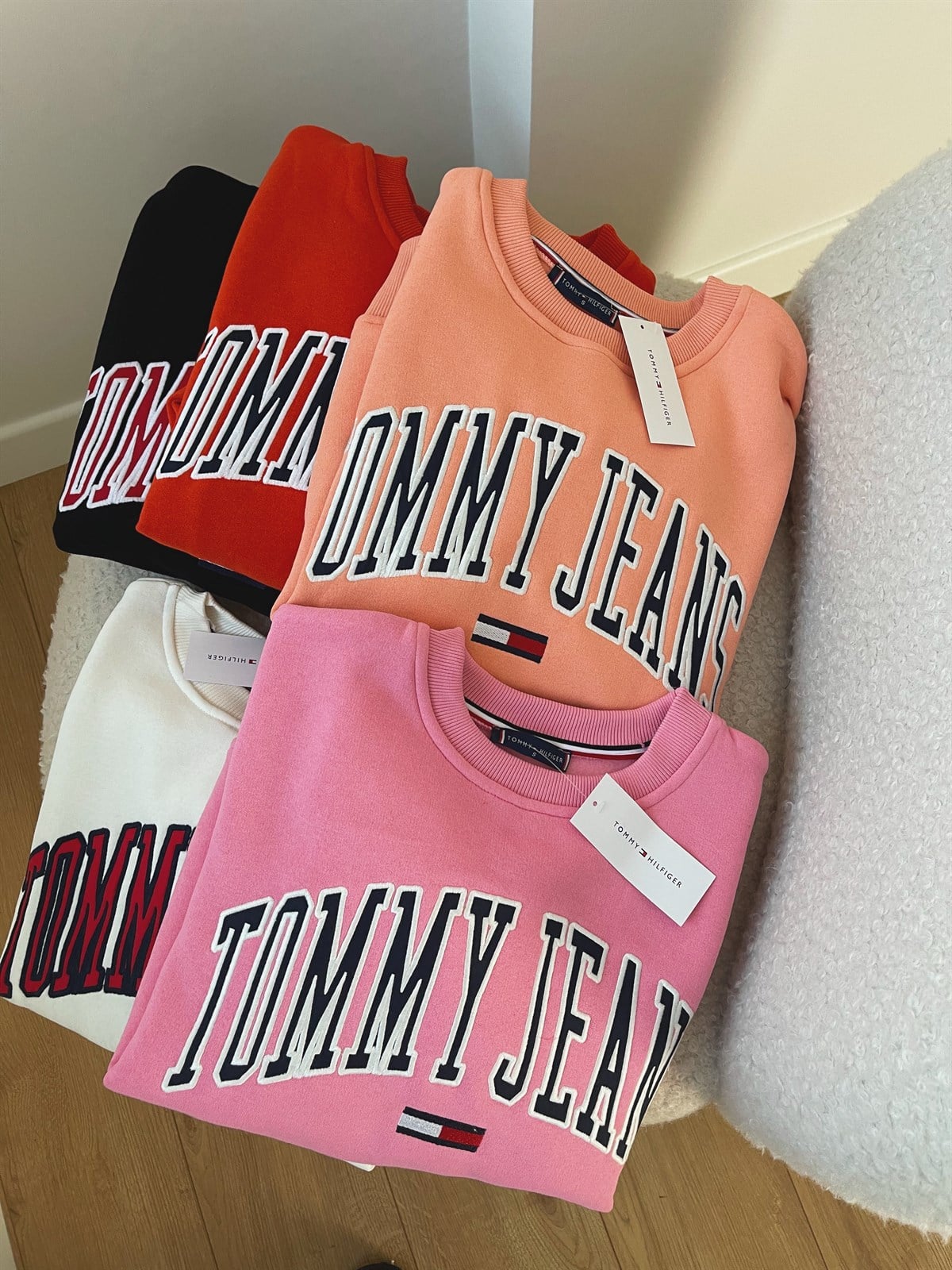 TOMMY NAR ÇİÇEĞİ ŞARDONLU SWEAT 