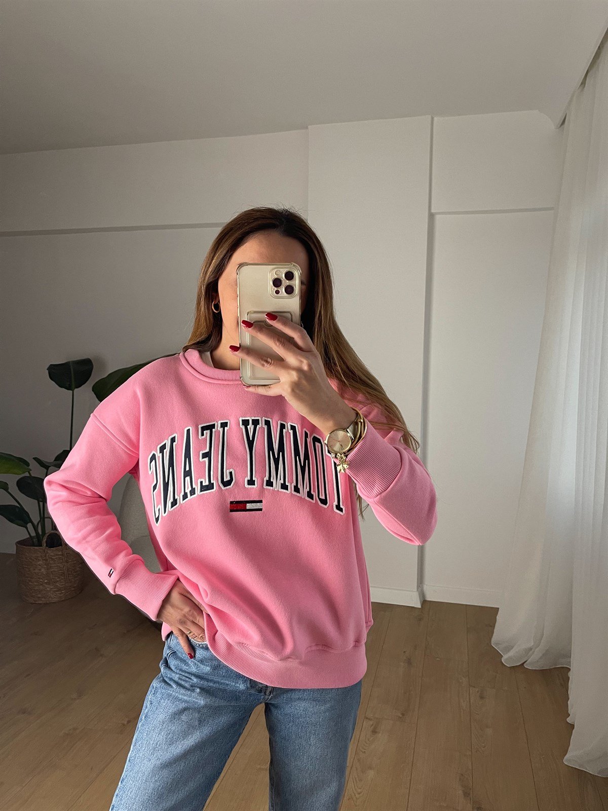 TOMMY PEMBE ŞARDONLU SWEAT 