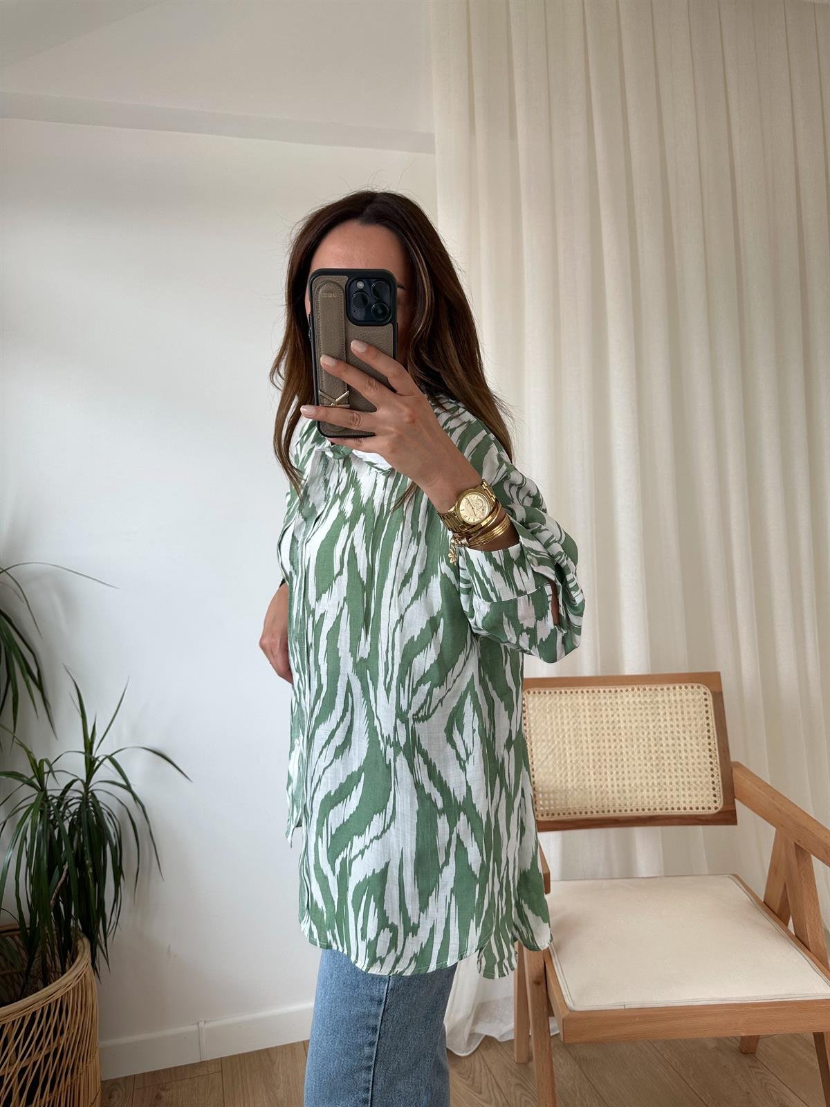 YEŞİL DESENLİ TENSEL OVERSIZE GÖMLEK