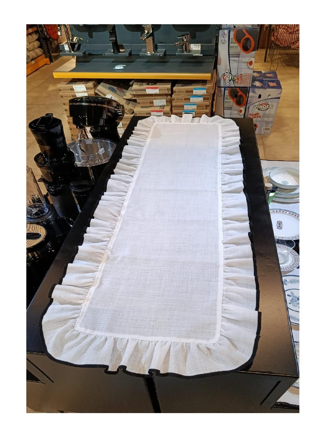 EV TEKSTİLİMUHTELİF009.03.0460BEYAZ  Siyah Detaylı Fırfırlı Runner 40*120 cmBEYAZ  Siyah Detaylı Fırfırlı Runner 40*120 cm