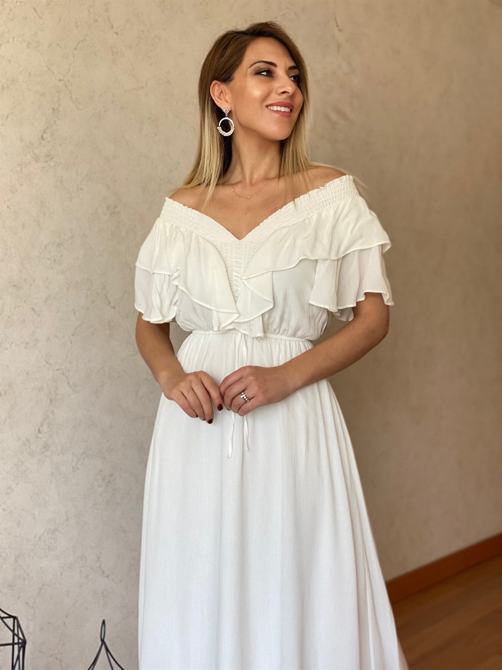 Beyaz Kolu Volanlı Elbise