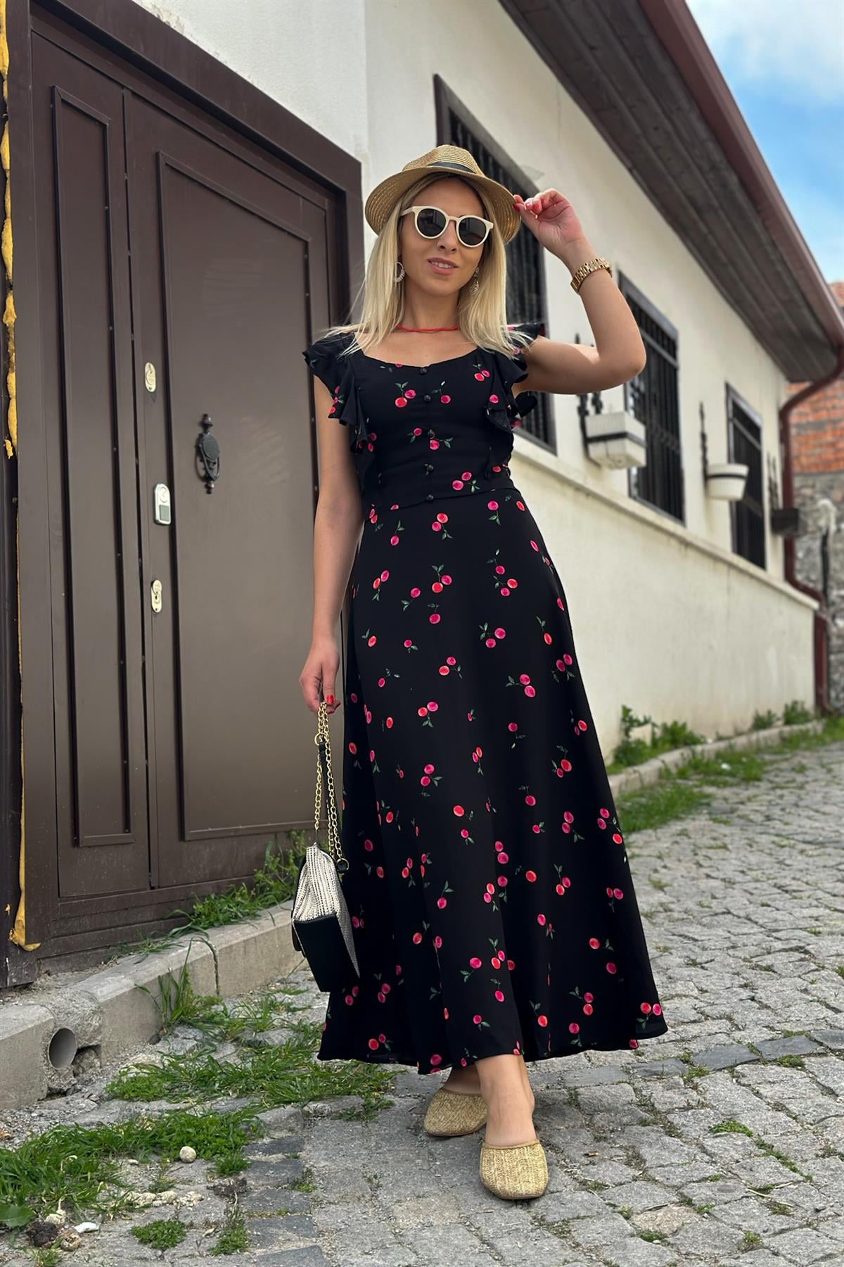 Cherry Elbise