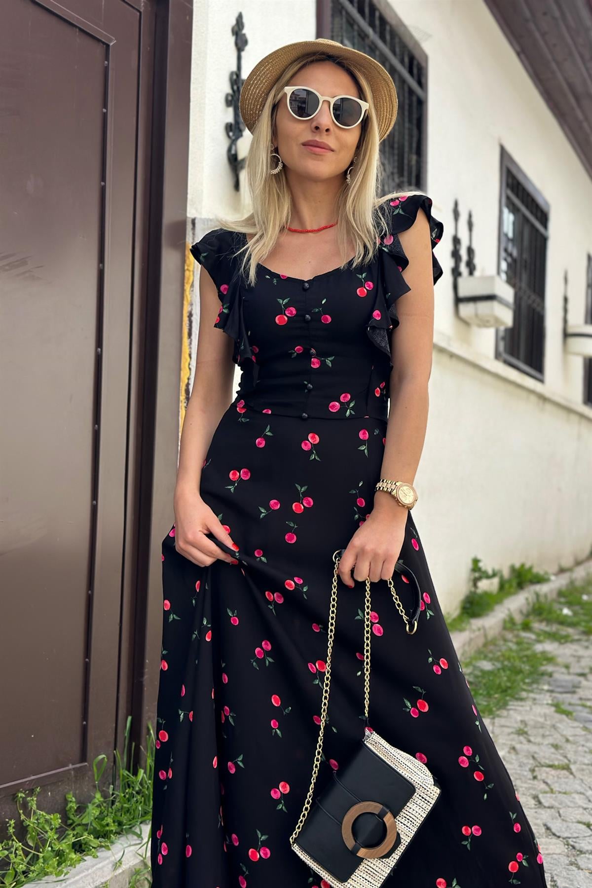 Cherry Elbise