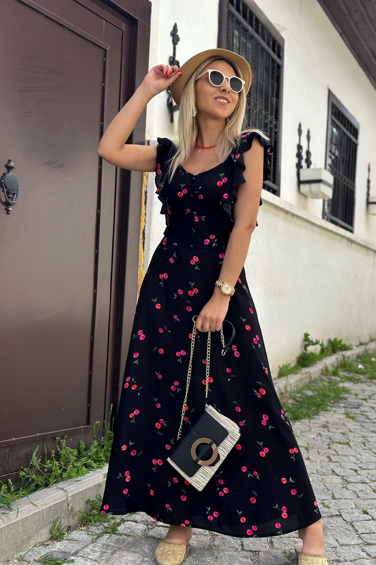 Cherry Elbise