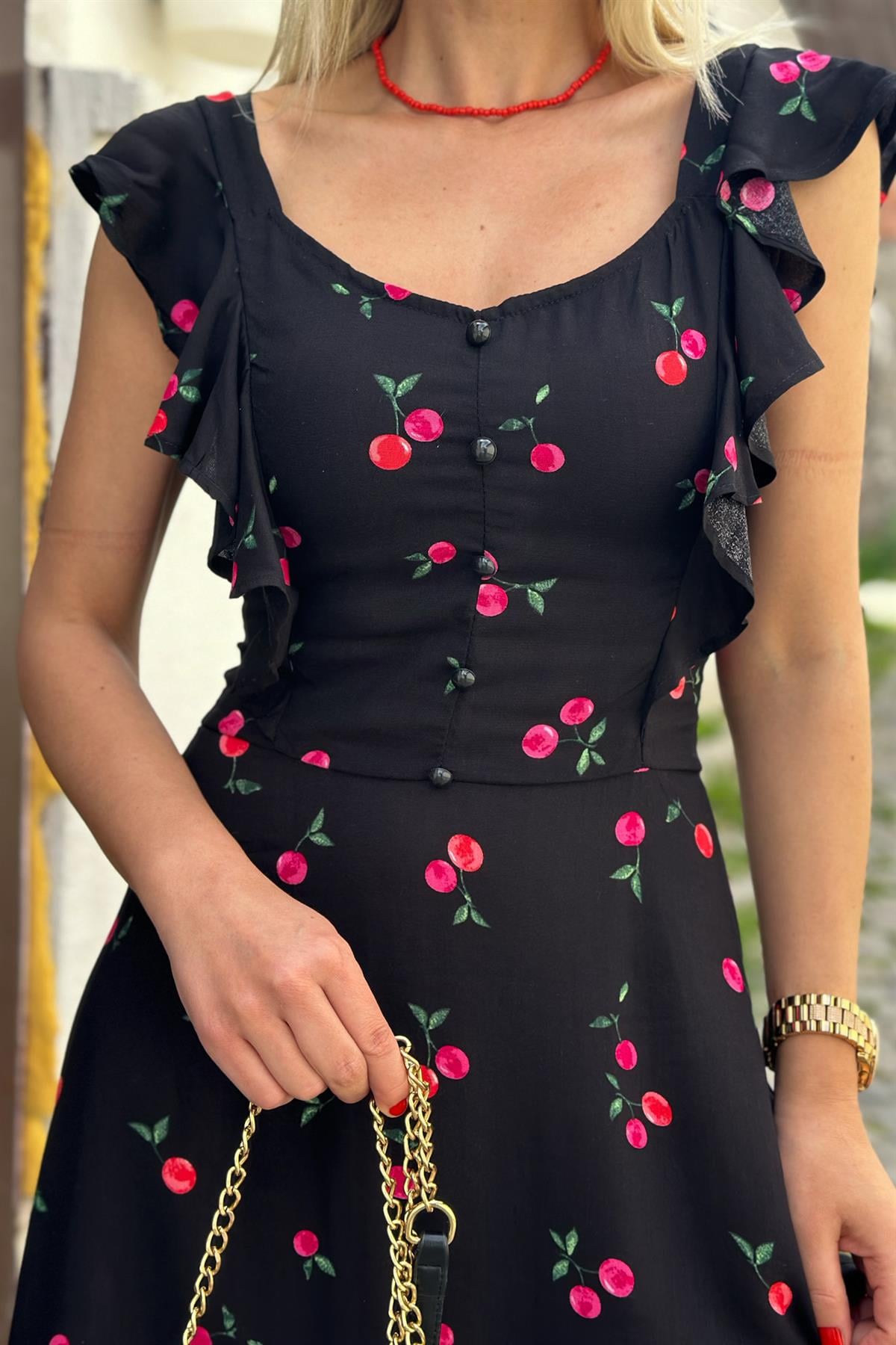 Cherry Elbise