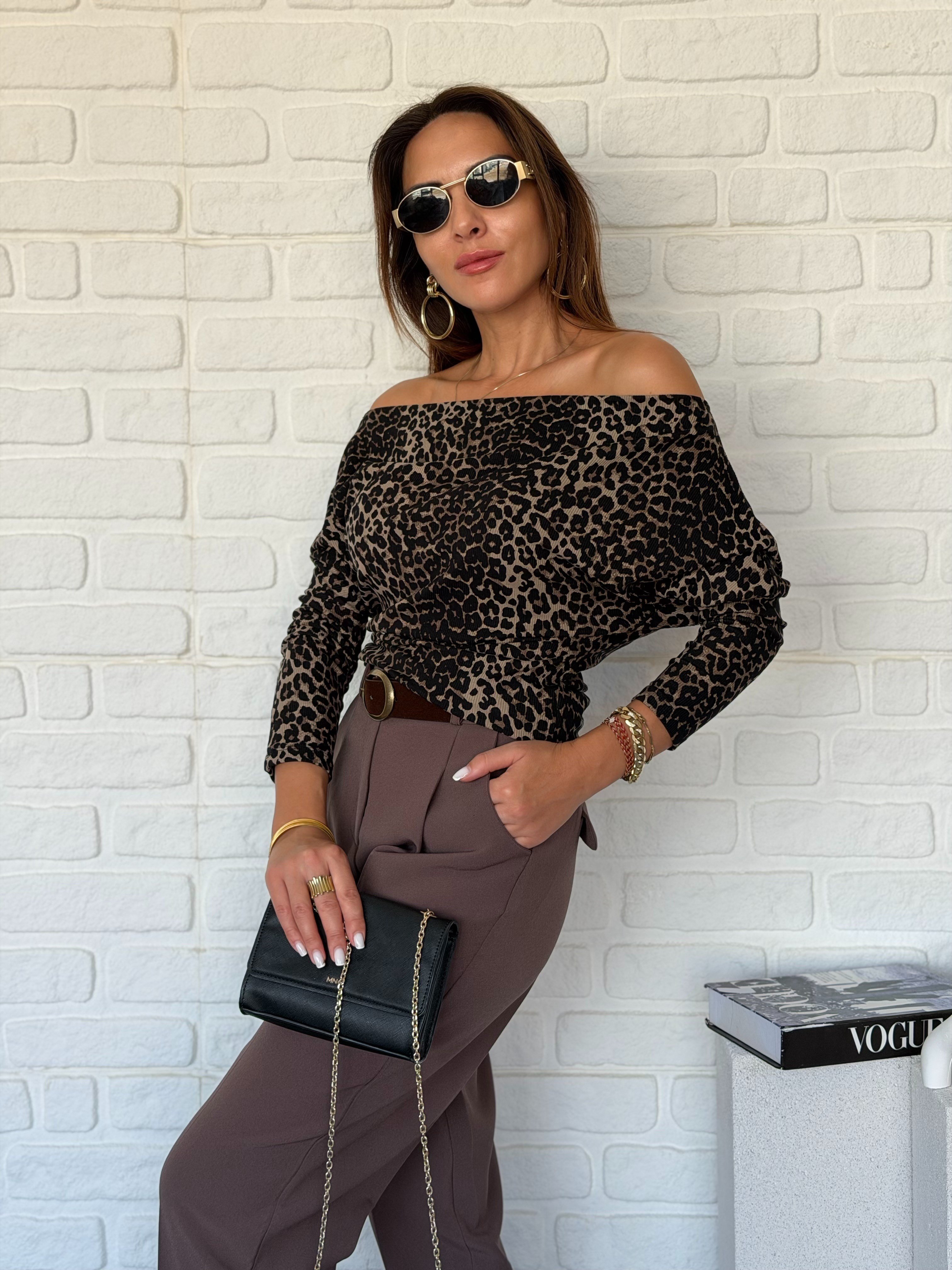 Kayık Yaka Leopar Bluz