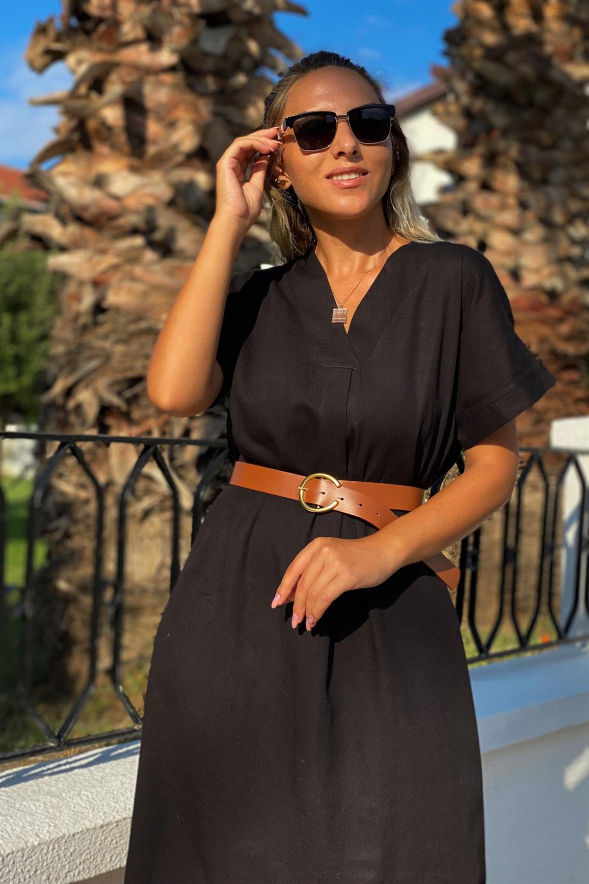 Kemerli V Yaka Elbise Siyah
