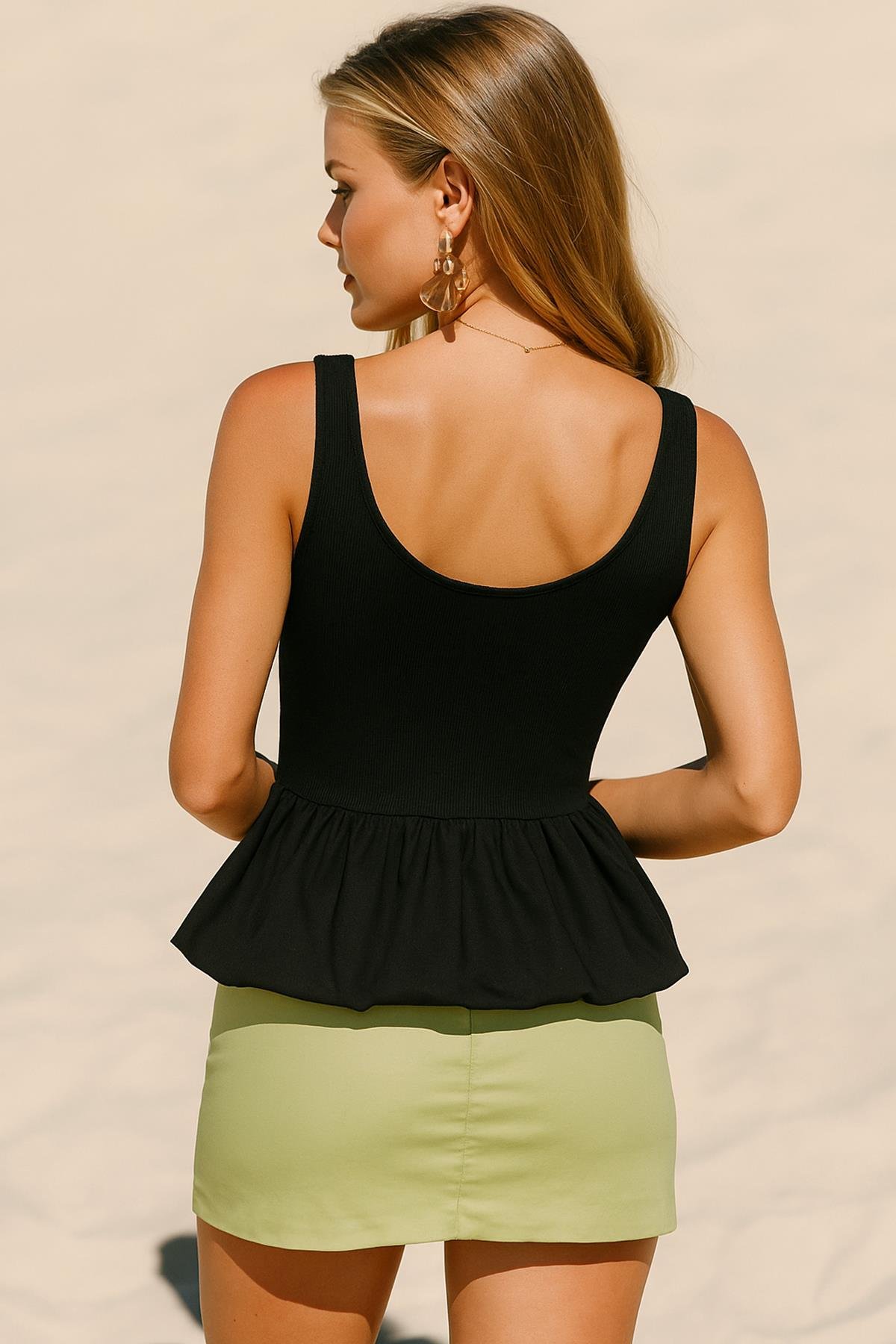 Kare Yaka Eteği Balonlu Bluz Siyah | Fashion Friends