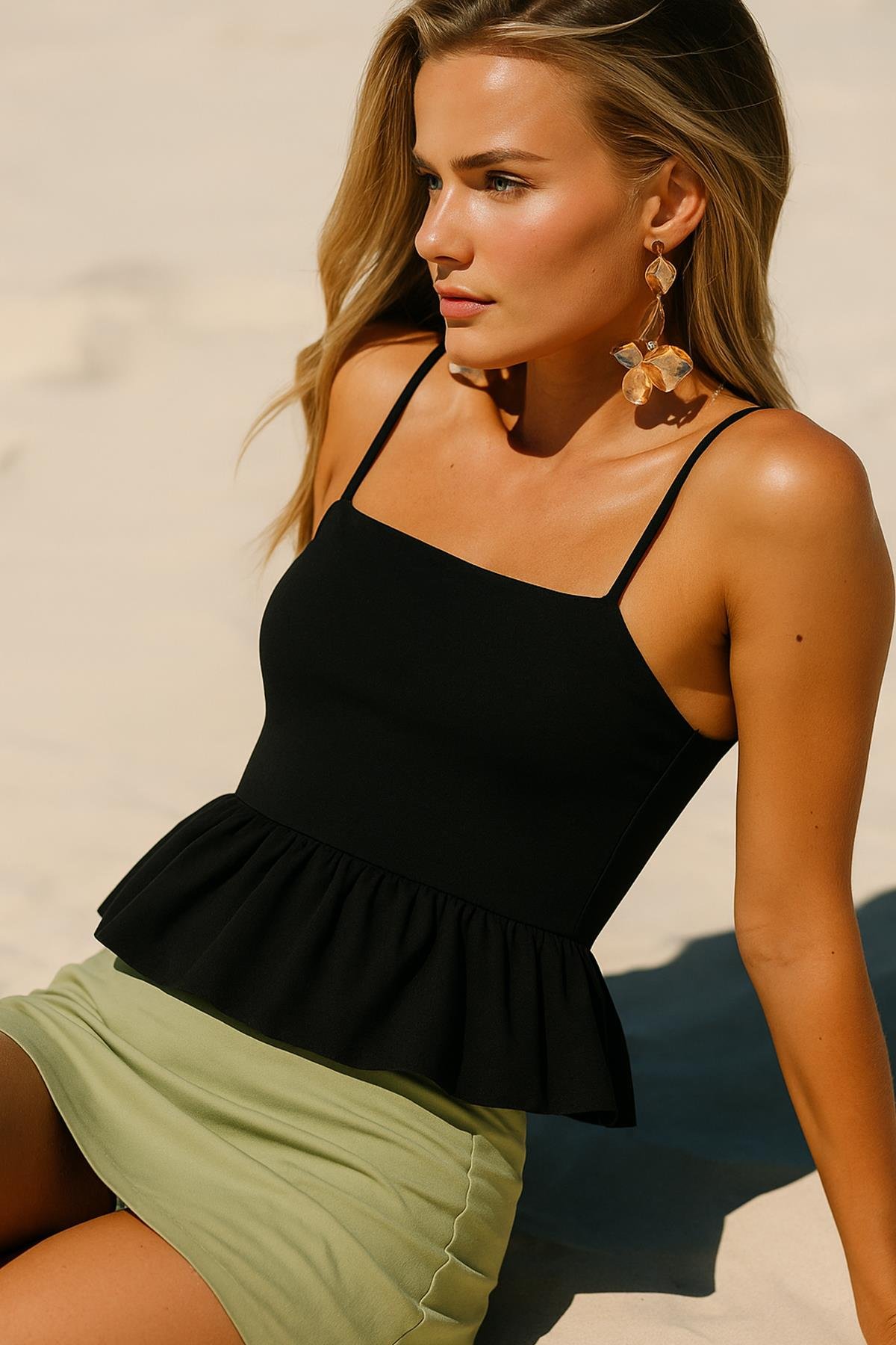 Kare Yaka Eteği Balonlu Bluz Siyah | Fashion Friends