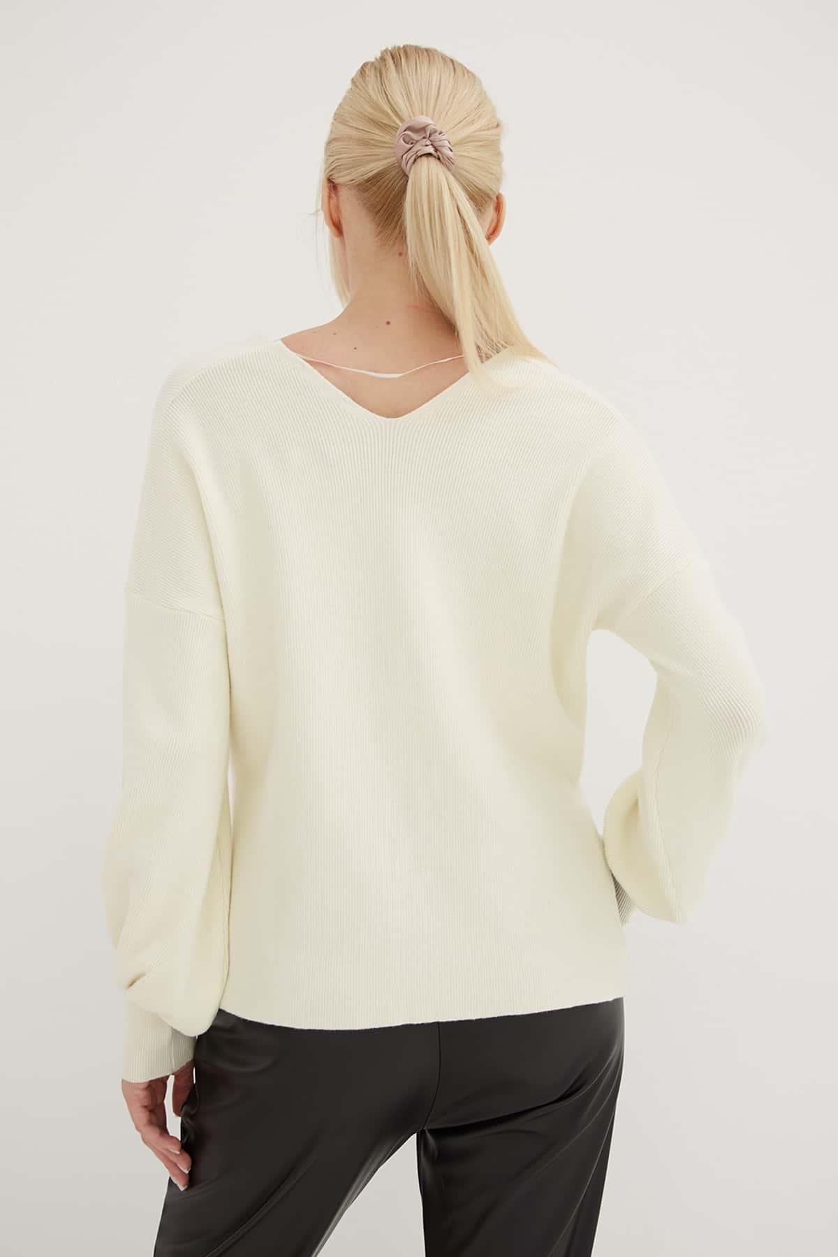 V Yaka Kazak Ekru | Fashion Friends