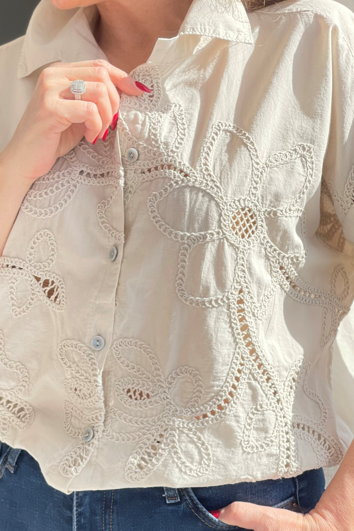 Ajurlu Bej Brode Gömlek