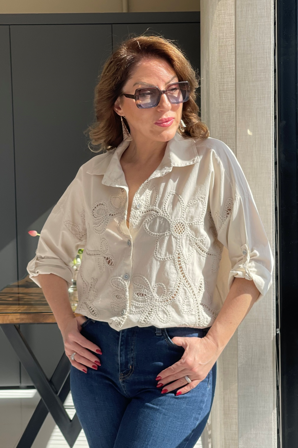 Ajurlu Bej Brode Gömlek