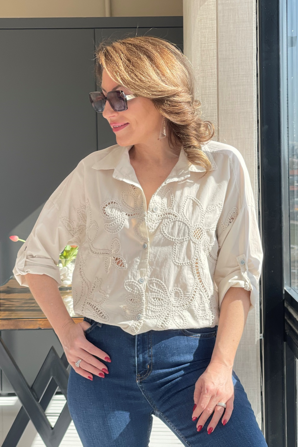 Ajurlu Bej Brode Gömlek