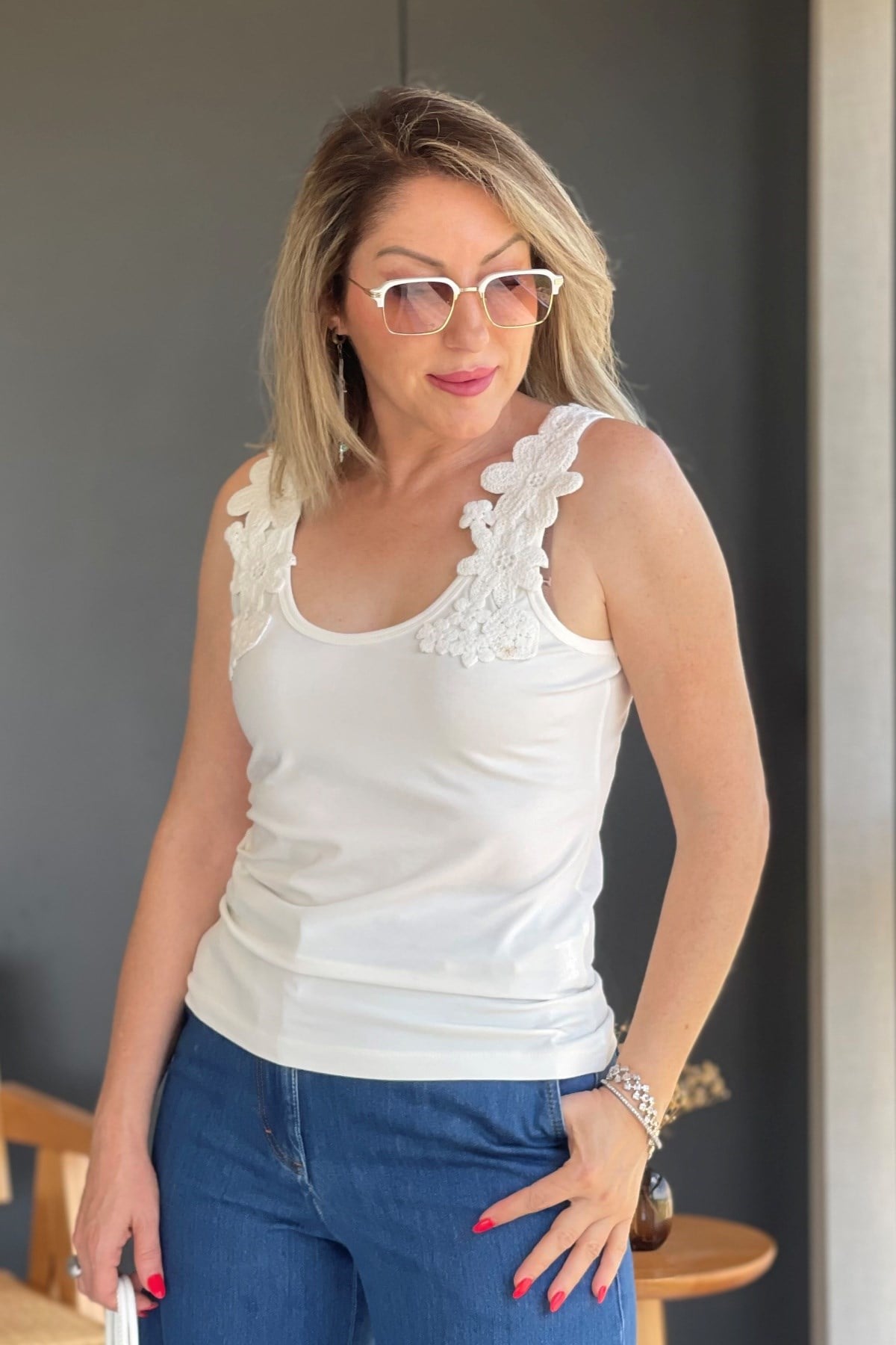 Aplik Çiçek Omuz Ekru Bluz