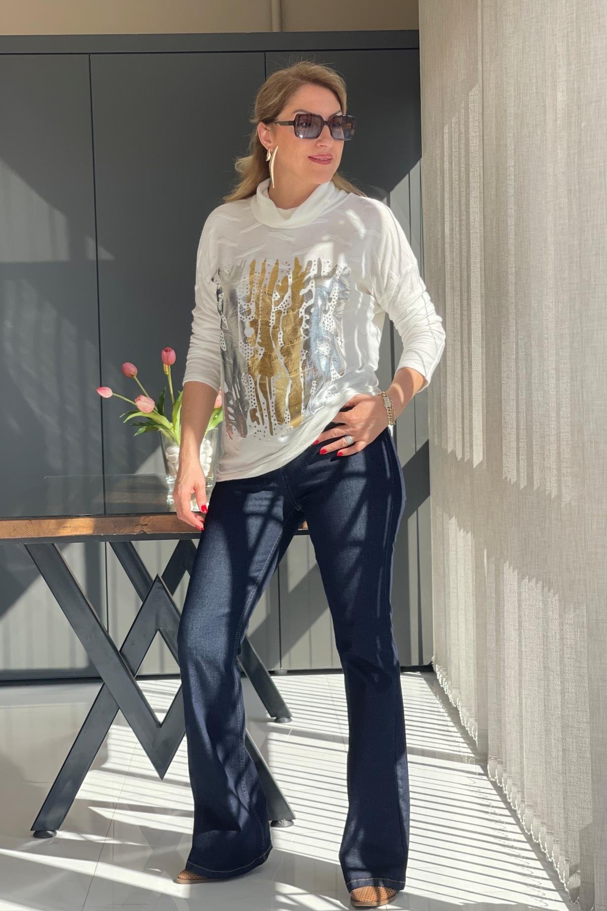 Batik Alev Desen Yaldızlı Beyaz Bluz