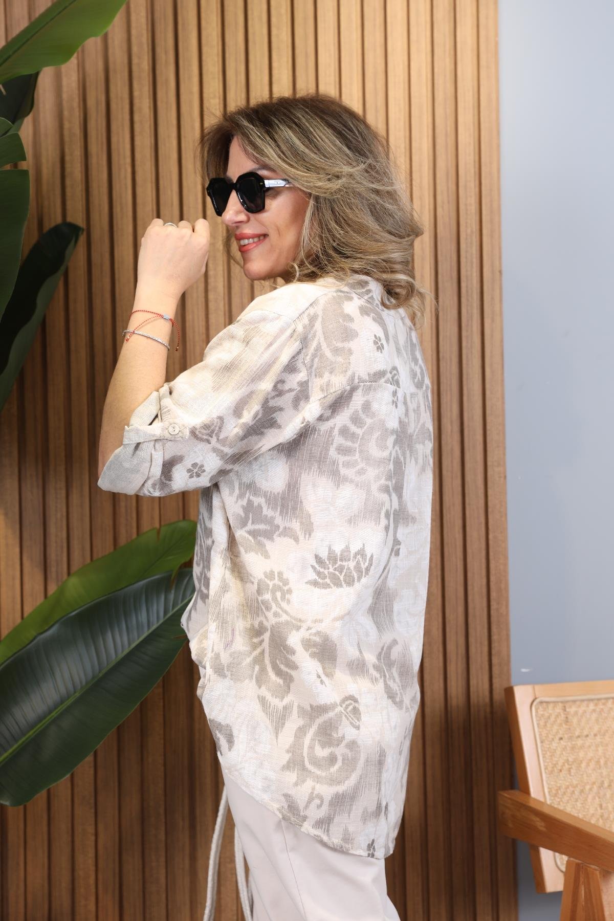 Batik Çiçek Desen İthal Bej Gömlek