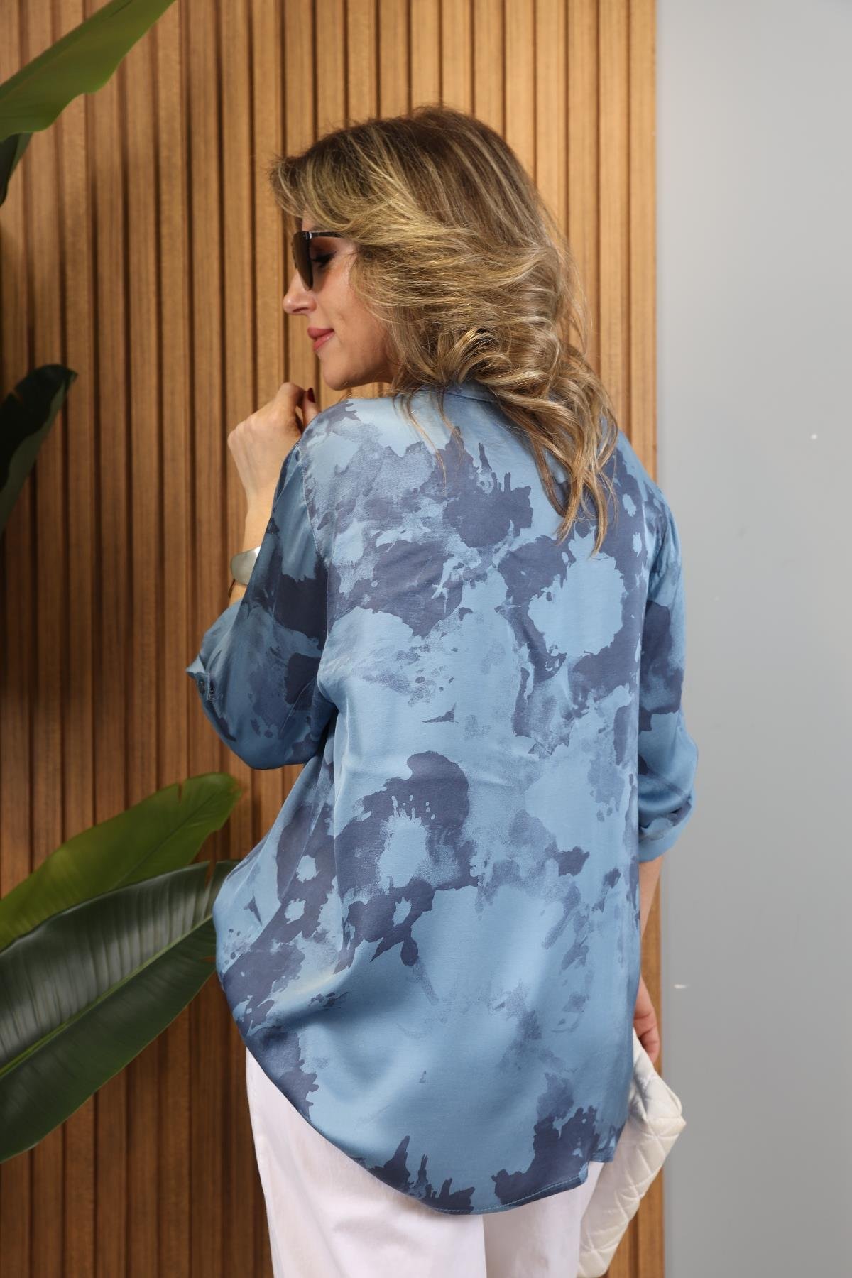 Batik Desen İthal Saten Mavi Gömlek
