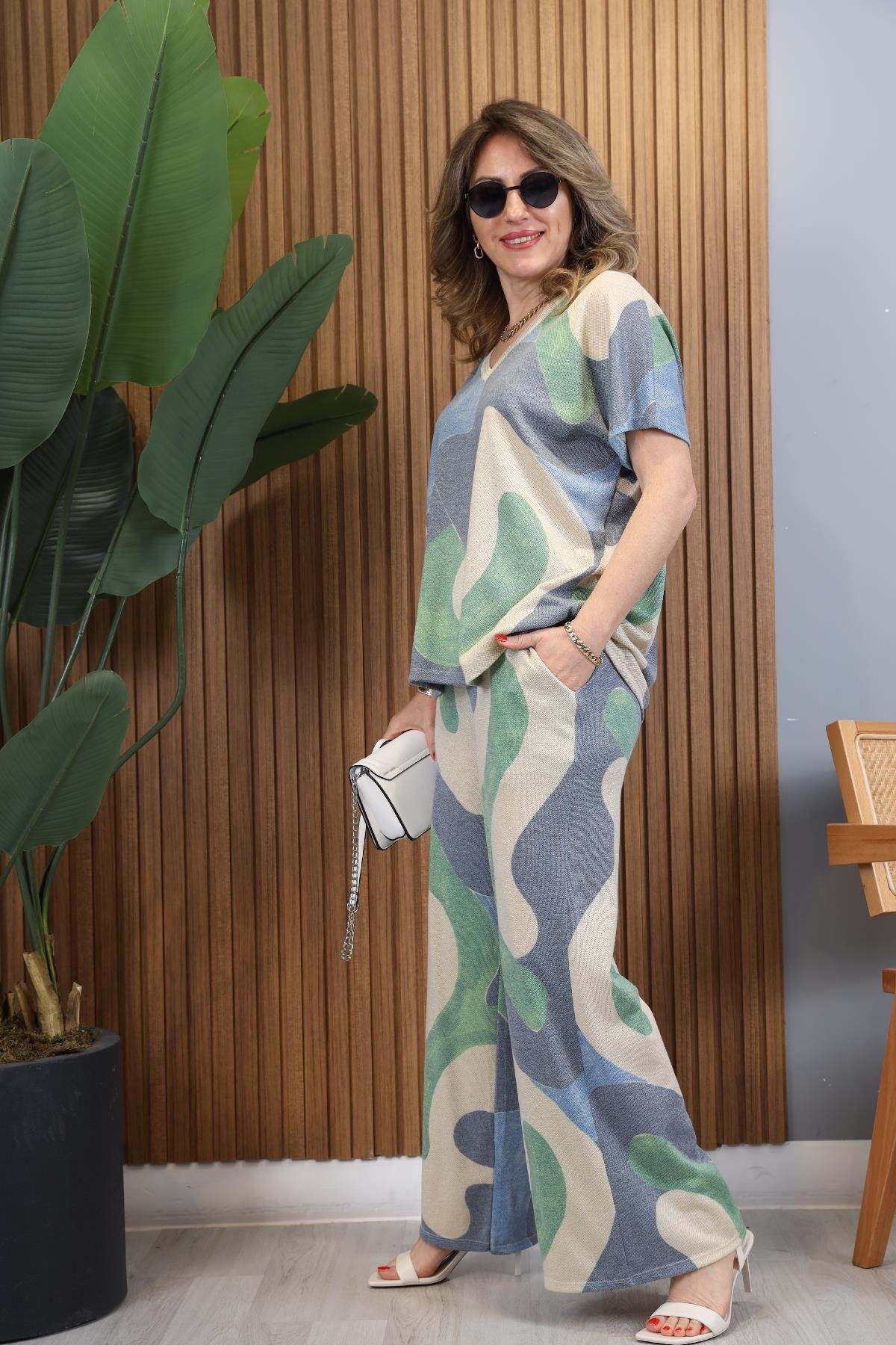 Batik Desen İthal V Yaka İndigo Triko Takım