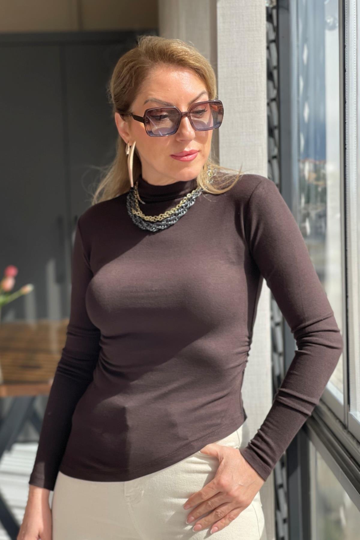 Bel Büzgü Detay Kahve Bluz