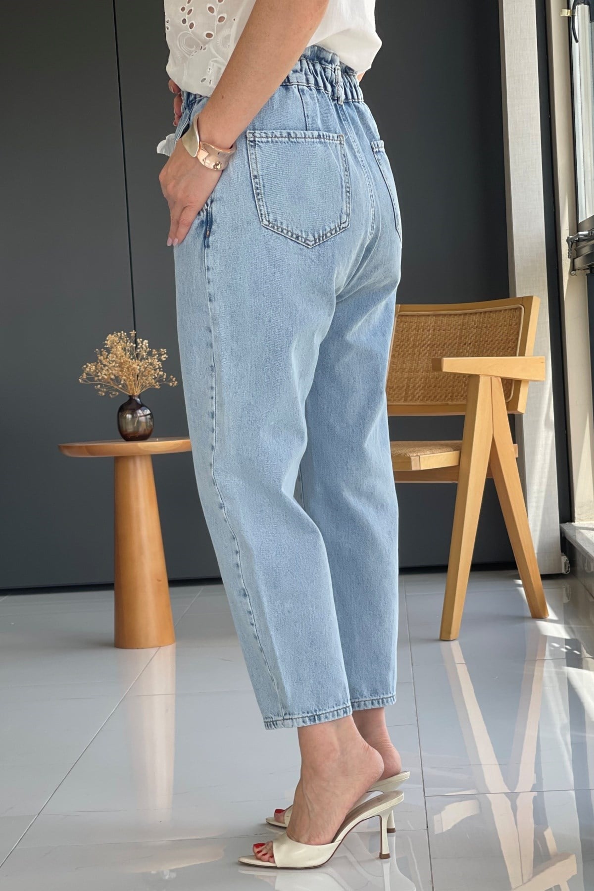 Bel Lastik Detay Buz Mavi Jean