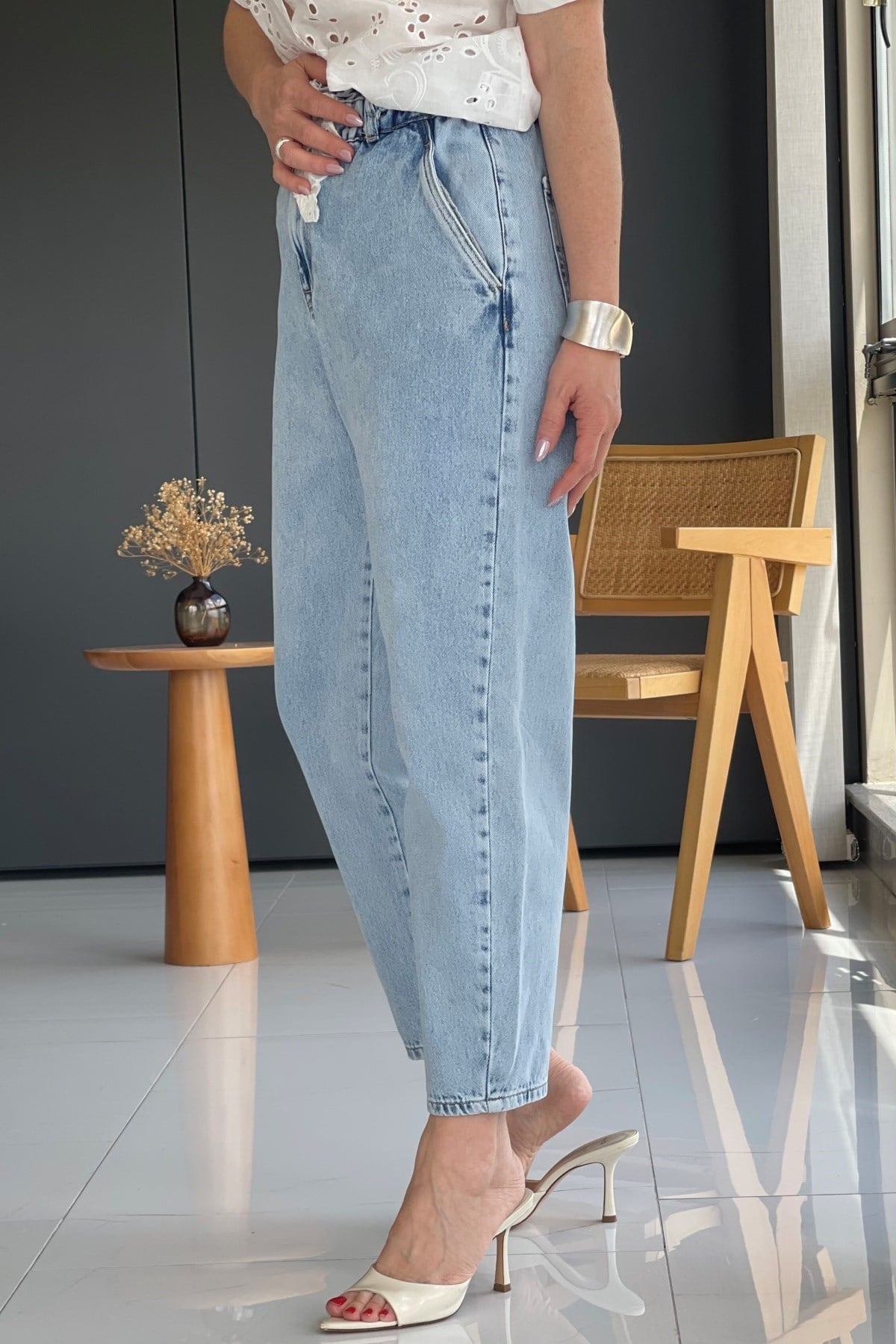 Bel Lastik Detay Buz Mavi Jean