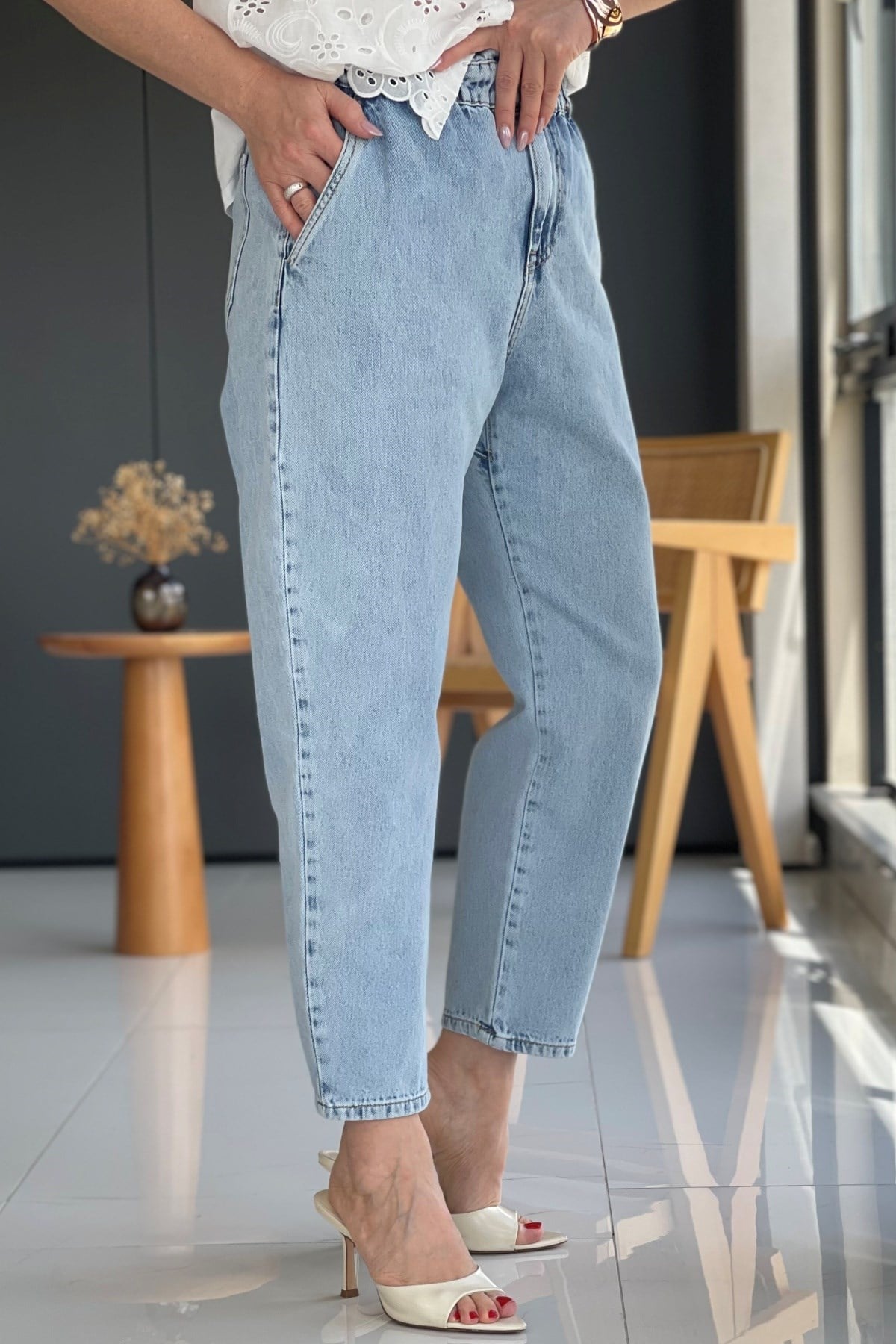 Bel Lastik Detay Buz Mavi Jean