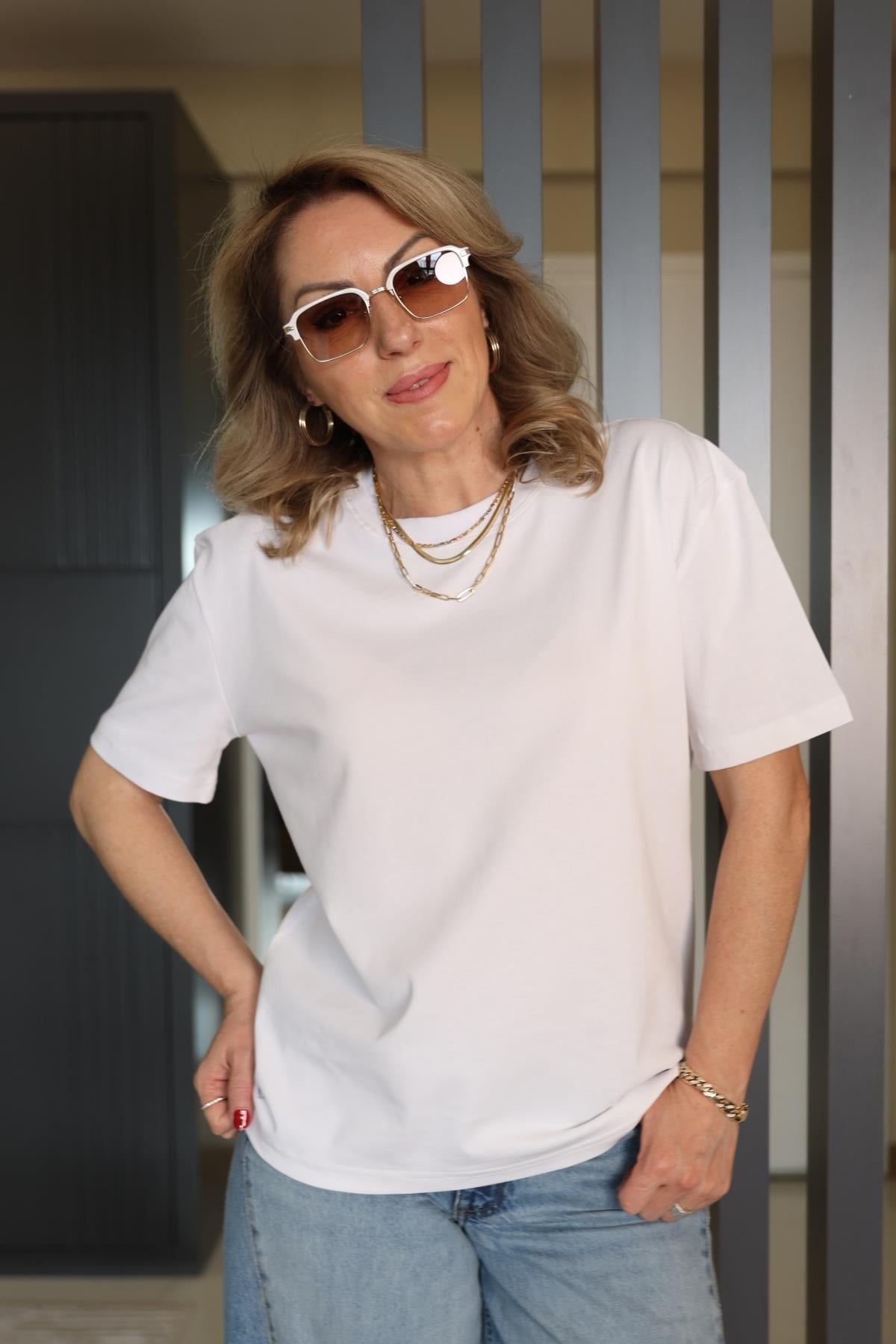 Bisiklet Yaka Beyaz T-shirt