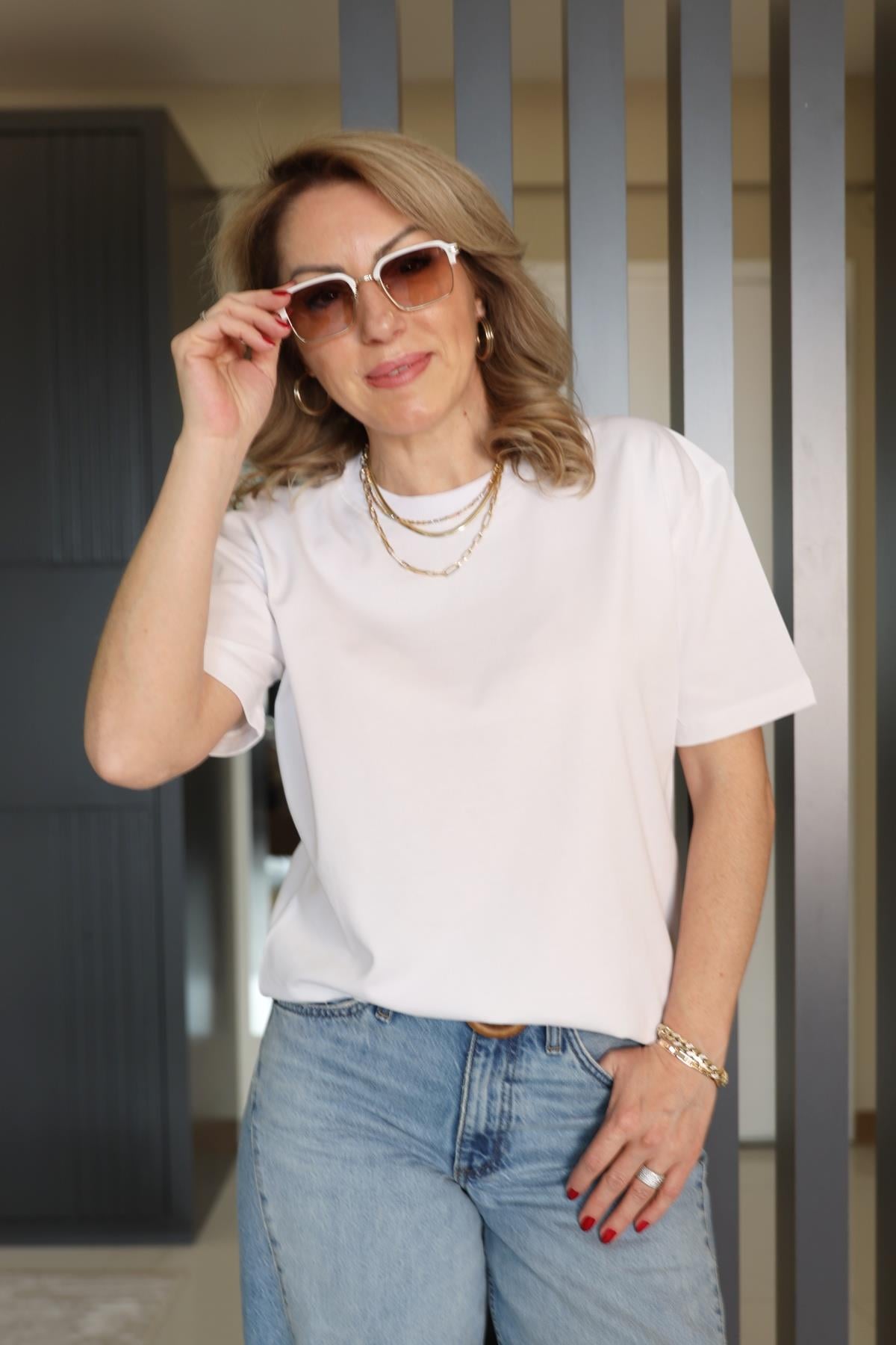 Bisiklet Yaka Beyaz T-shirt