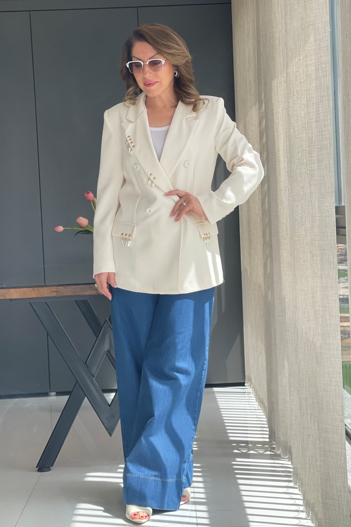 Boncuk Detay Ekru Blazer