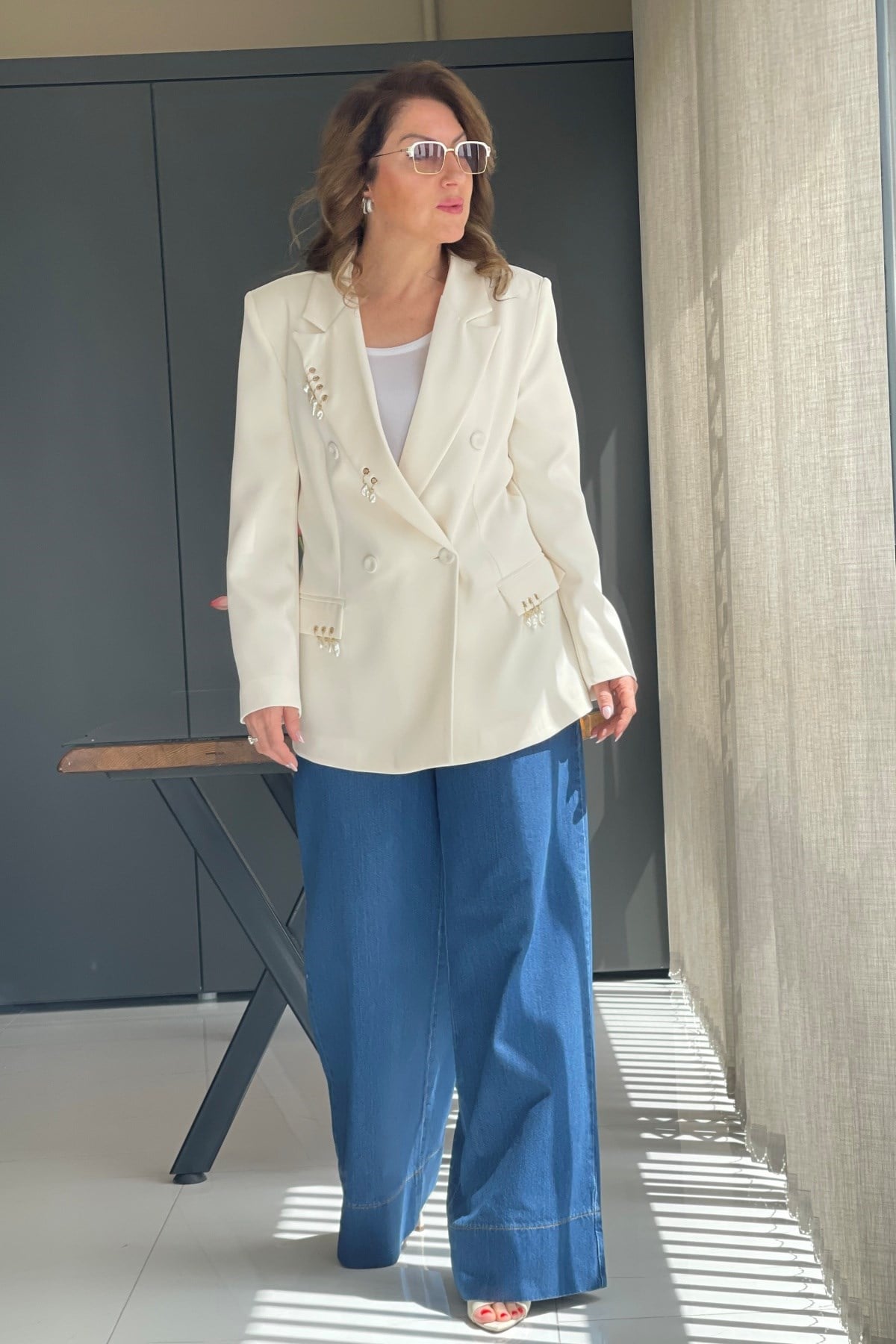 Boncuk Detay Ekru Blazer