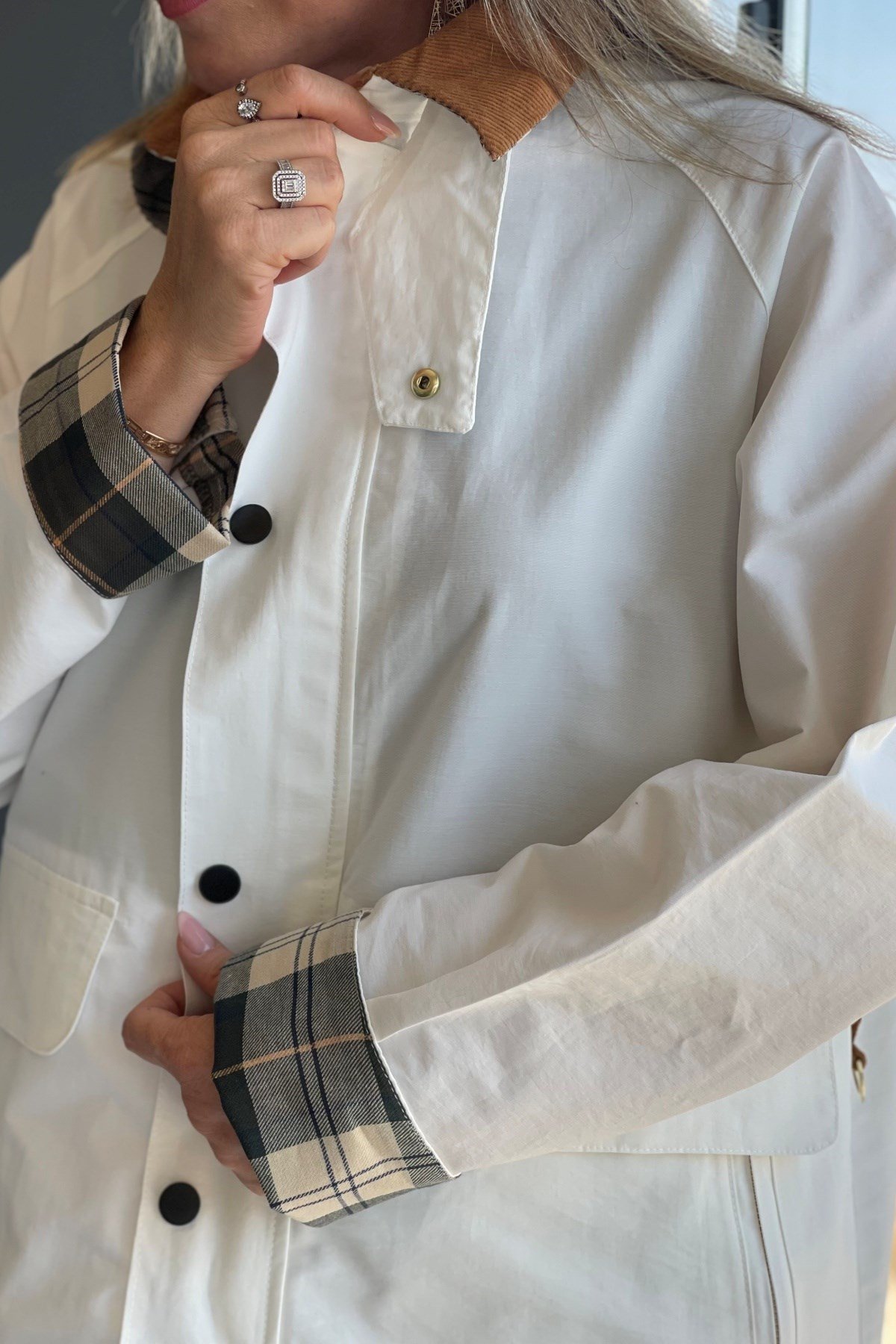 Burberry Detay Beyaz Trençkot