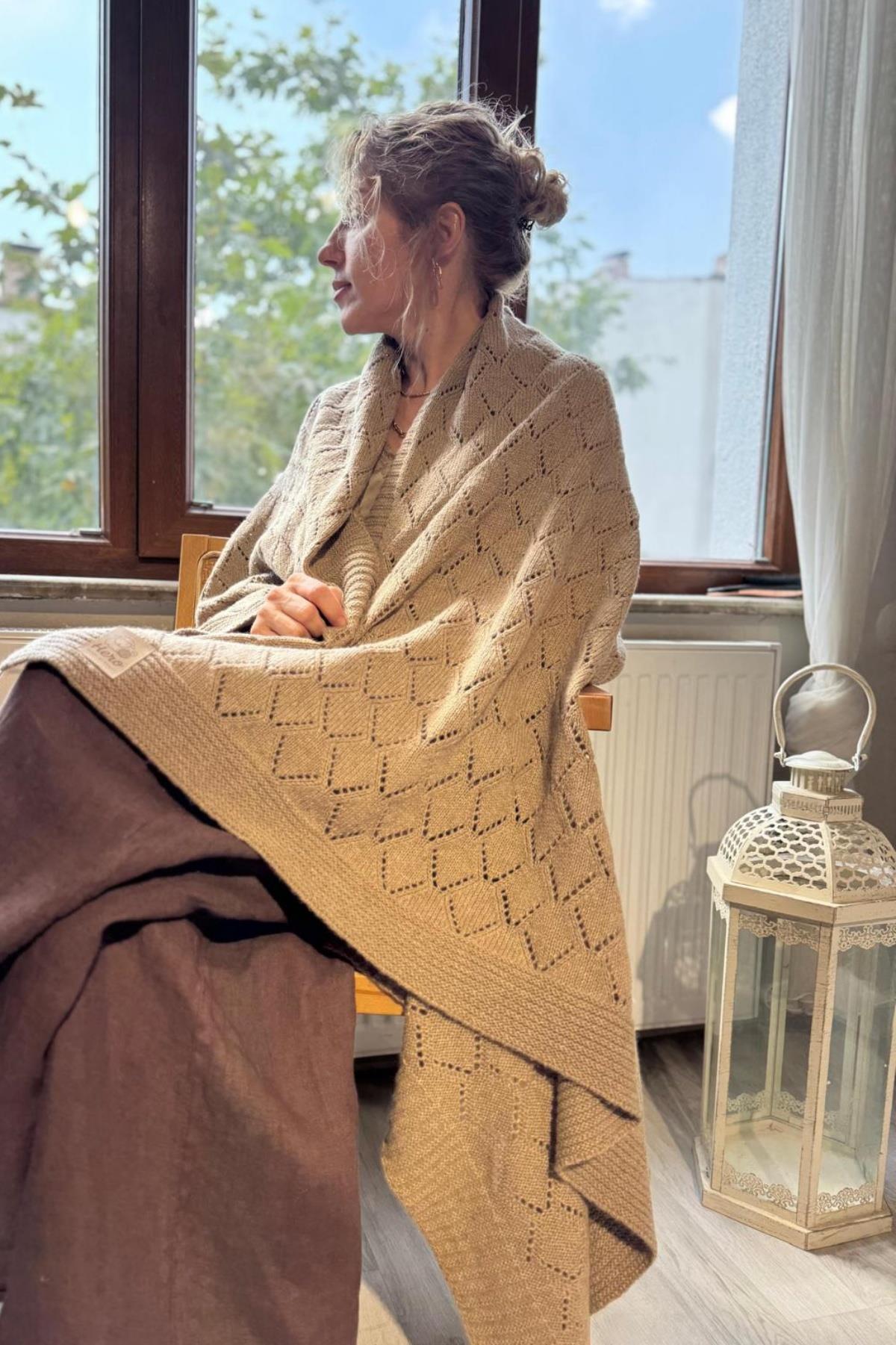 Cappuccıno Renk Ajur Desen TV Battaniyesi