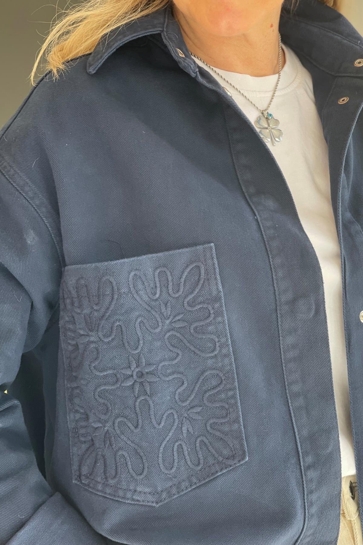 Cep Nakışlı Lacivert Gabardin Ceket