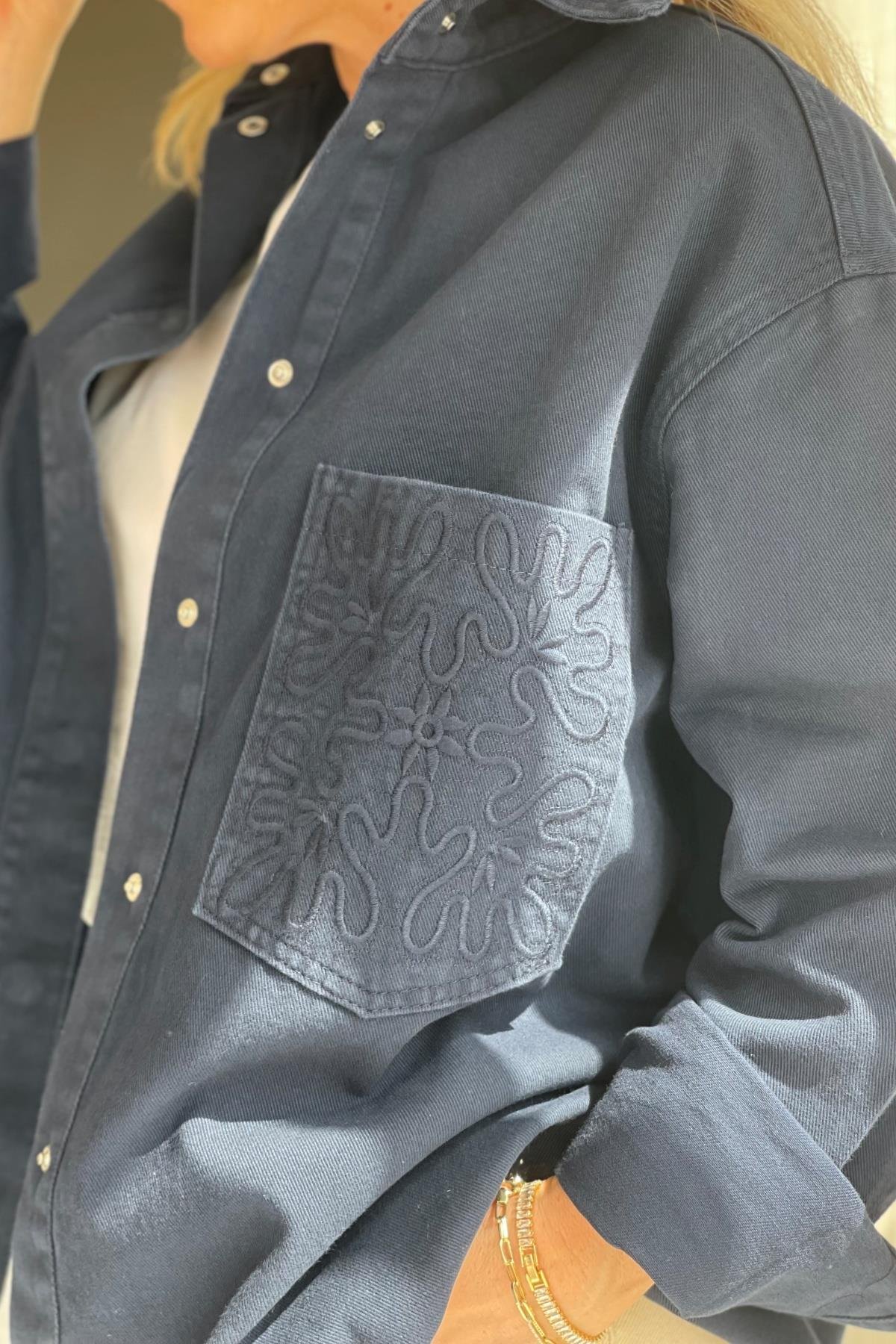 Cep Nakışlı Lacivert Gabardin Ceket
