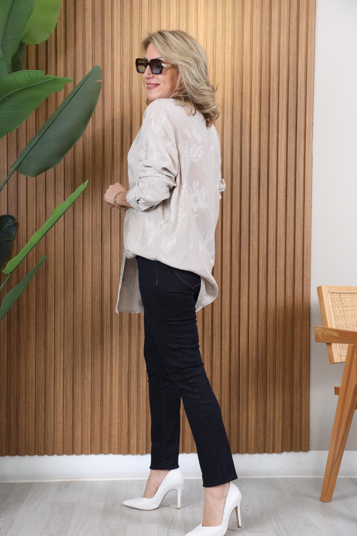 Çiçek Baskı Oversize Bej Gömlek