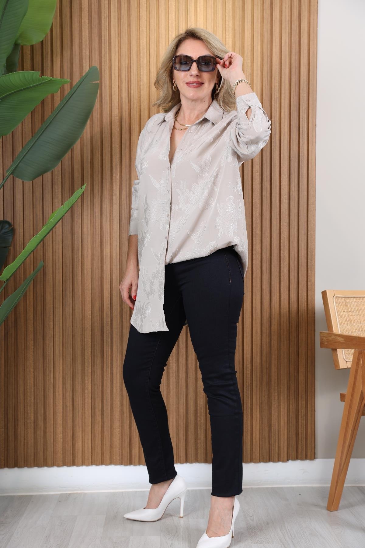 Çiçek Baskı Oversize Bej Gömlek