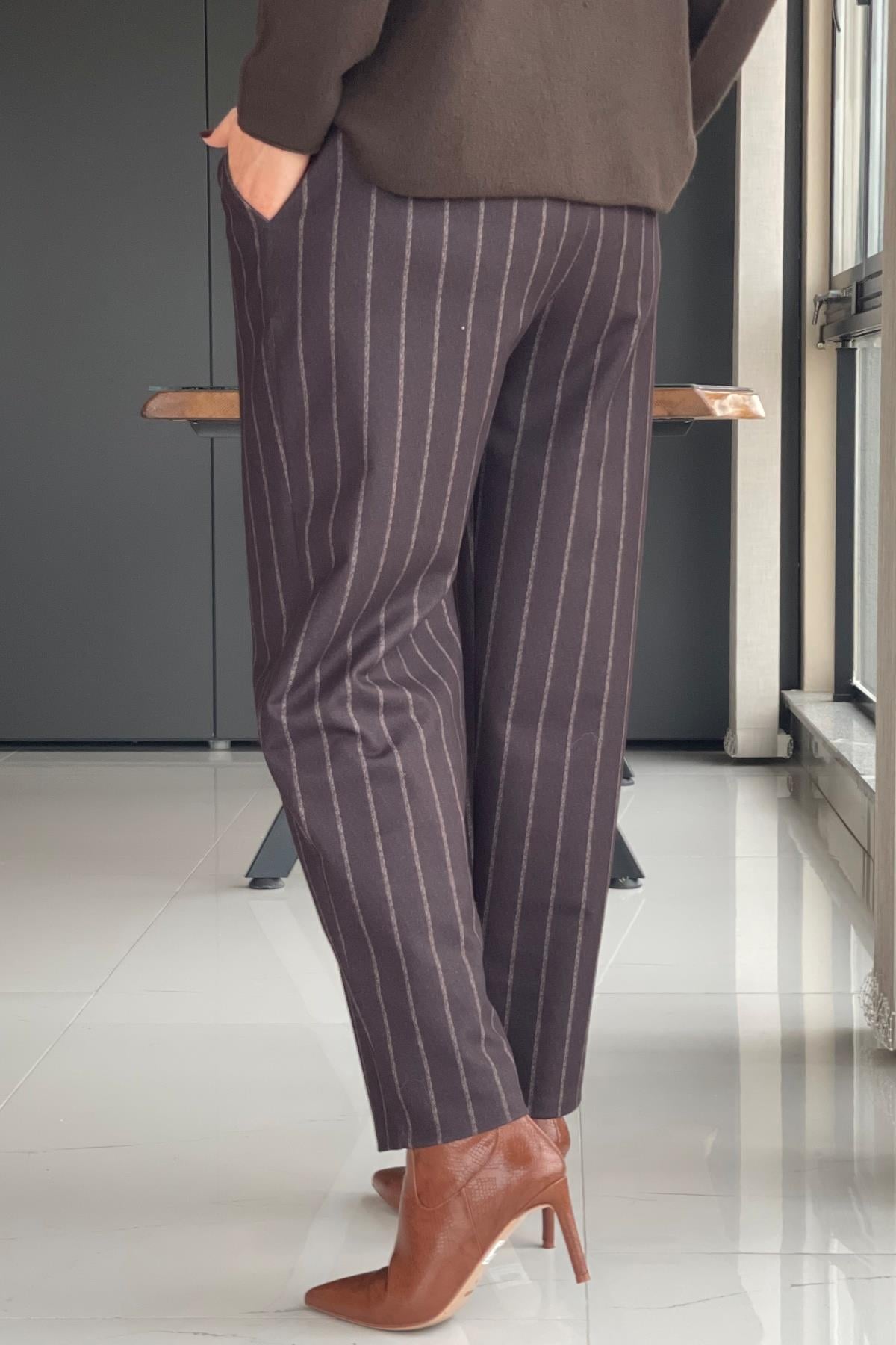 Çizgi Desen Kahve Kemerli Pantolon