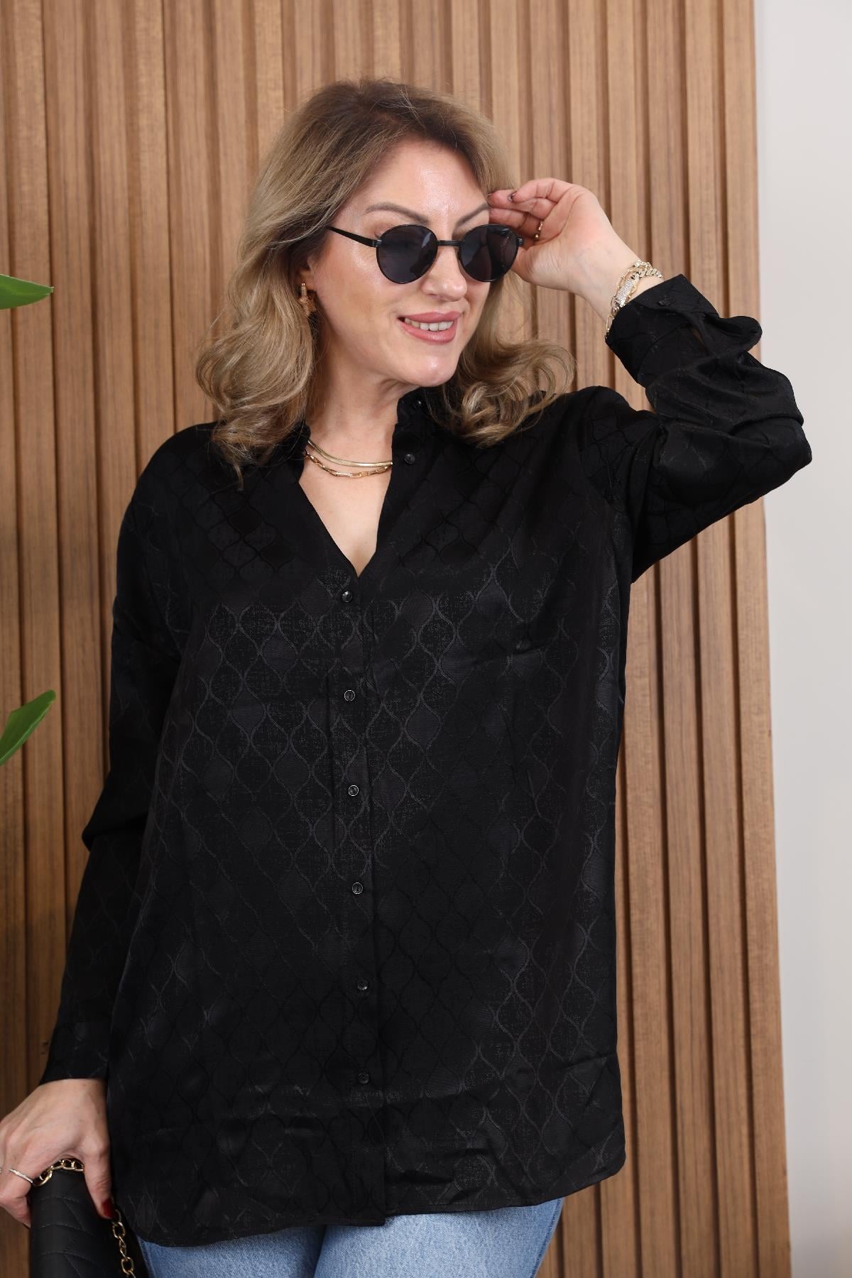 Damla Desen Siyah Saten Oversize Gömlek
