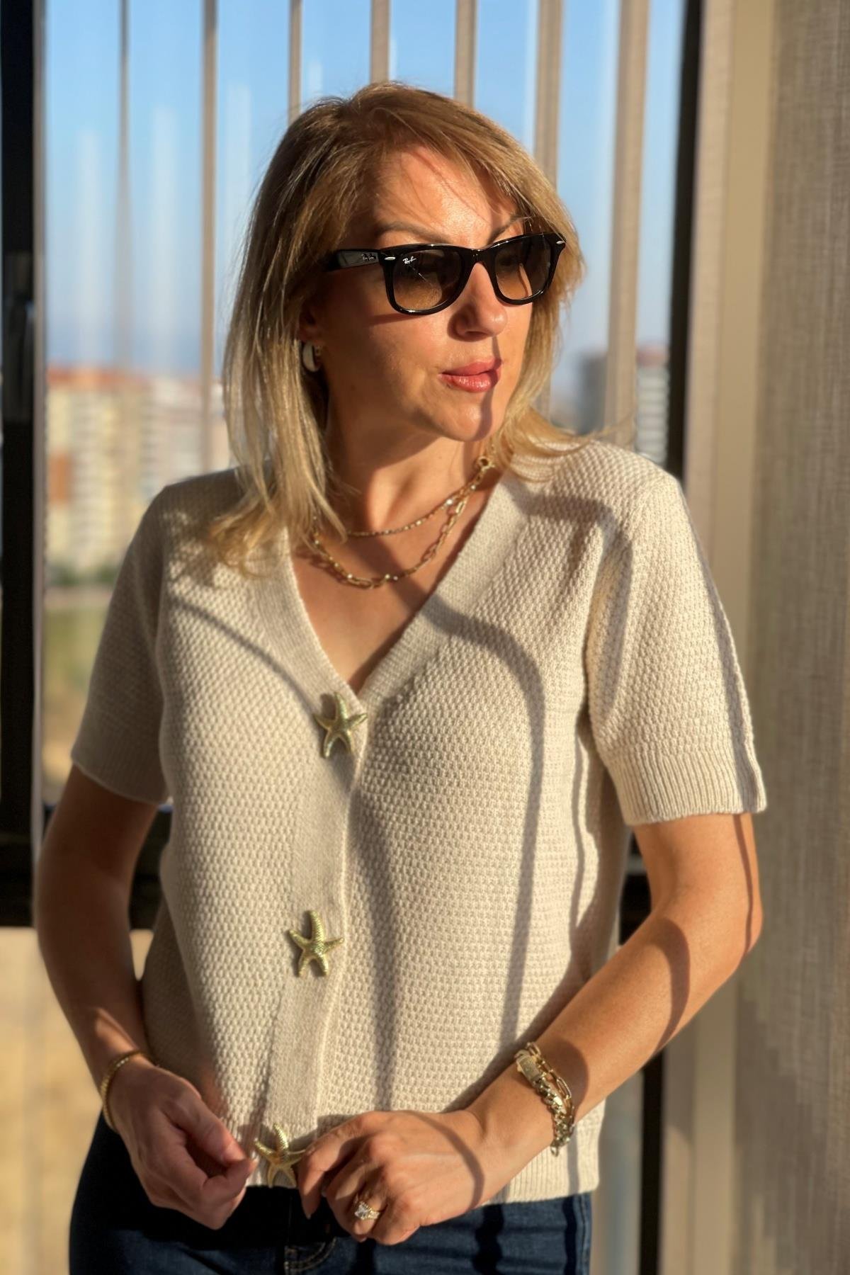 Deniz Yıldızı Düğme Detay Krem Hırka