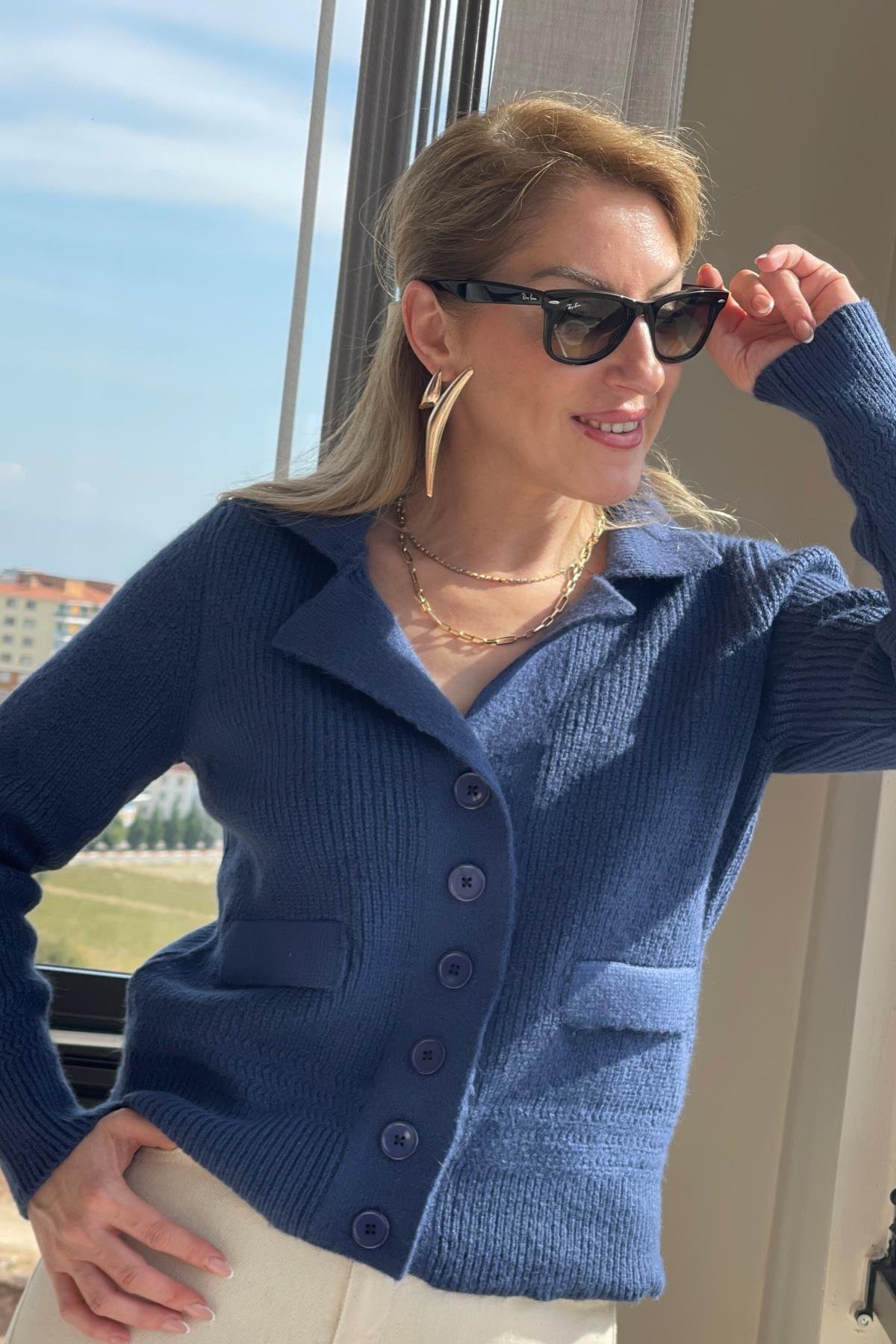 Düğme Detay Lacivert Hırka