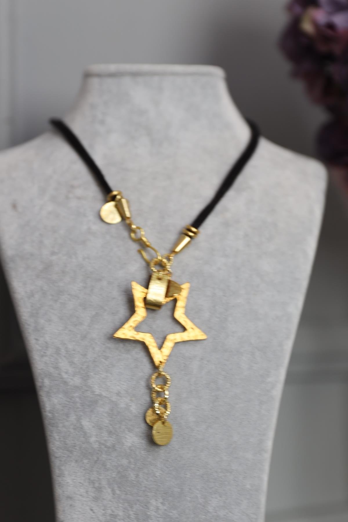 Gold Yıldız Detay Çelik Kolye