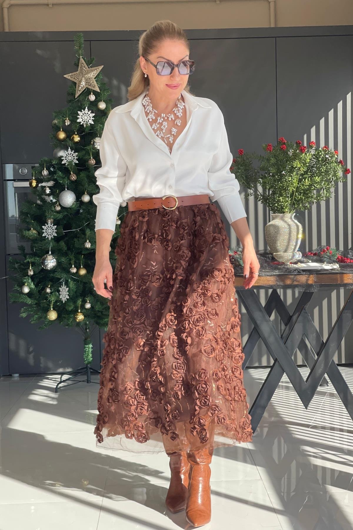 Gül Motif Kahve Etek