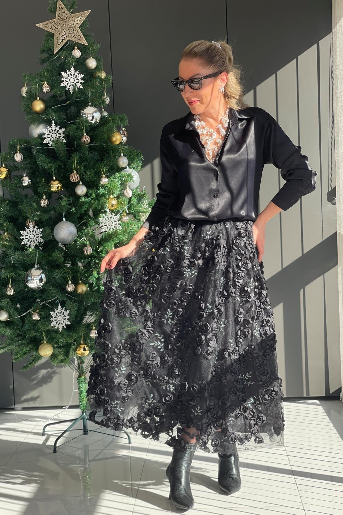 Gül Motif Siyah Etek