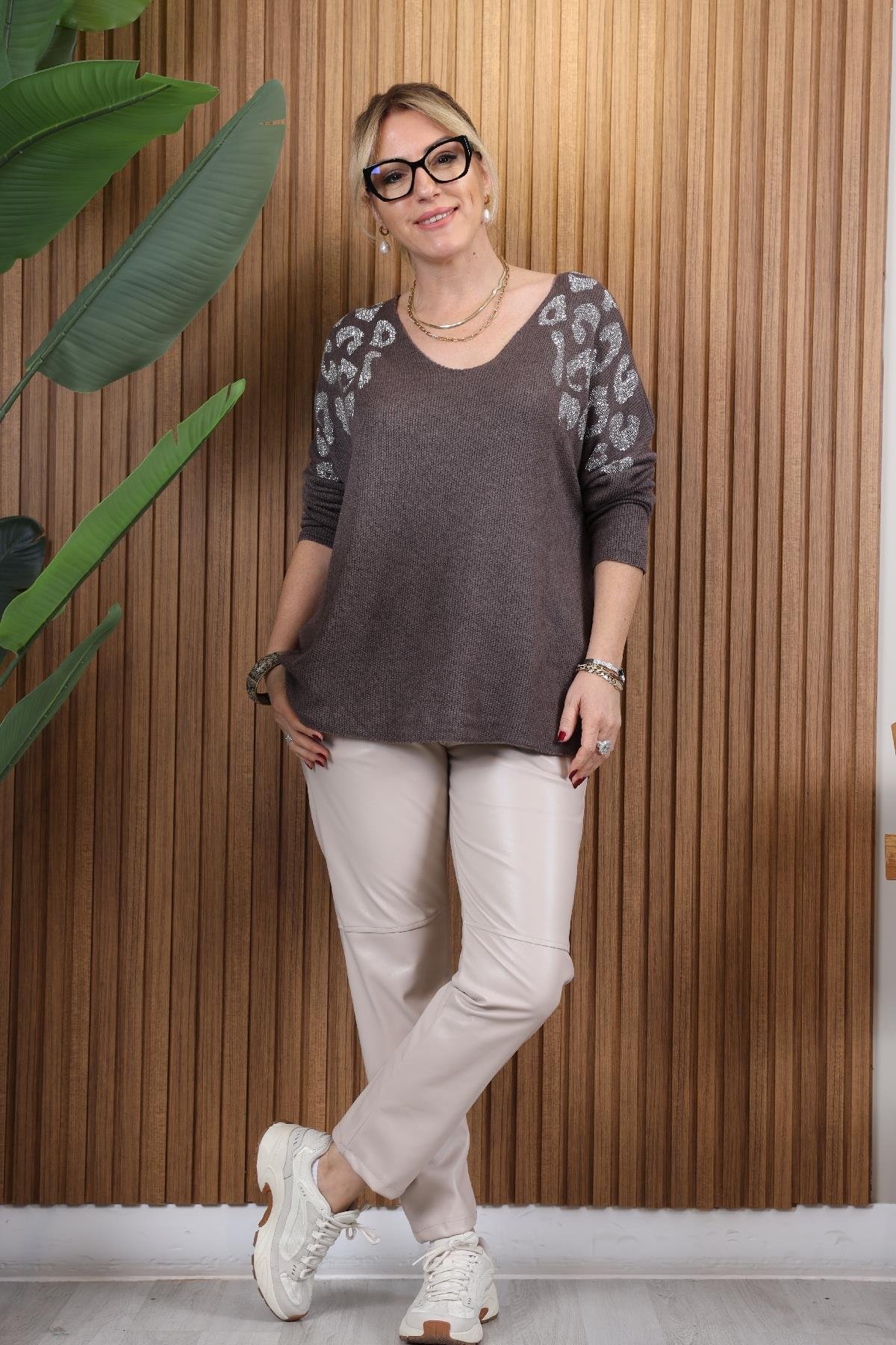 İthal Batik Desen Gümüş Taş Desen Kahve Bluz