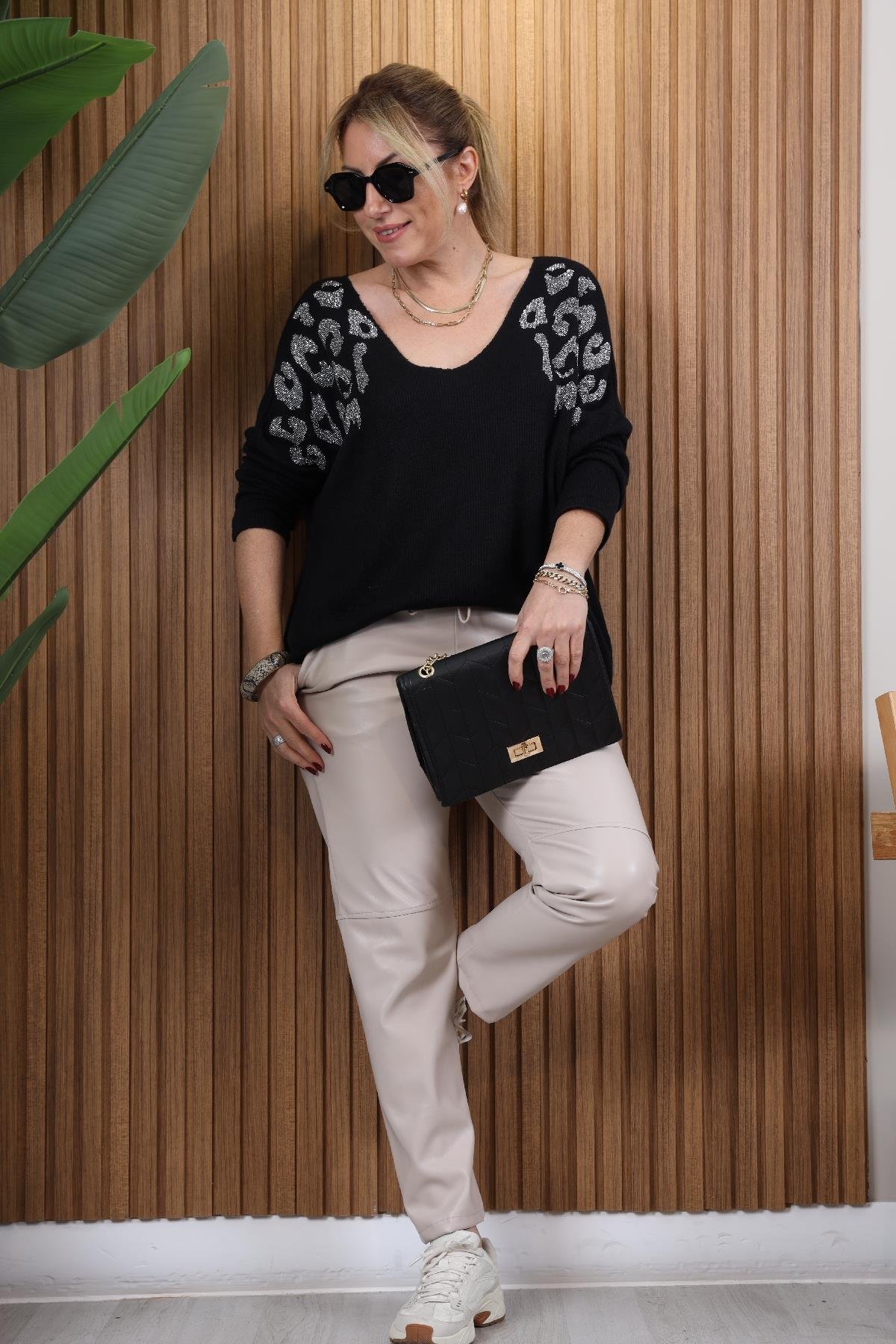 İthal Batik Desen Gümüş Taş Desen Siyah Bluz