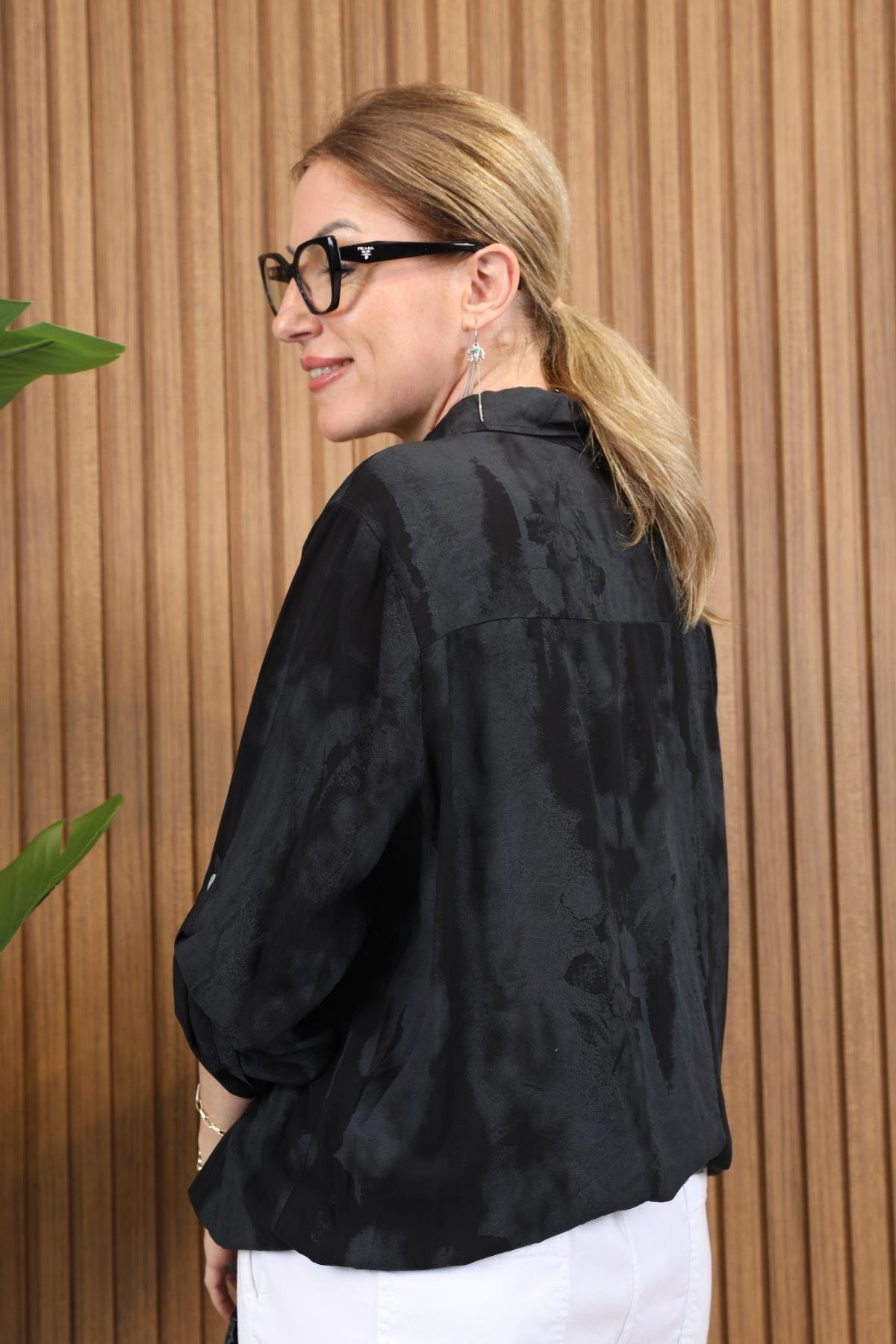 İthal Batik Desen Pul Cep Siyah Gömlek