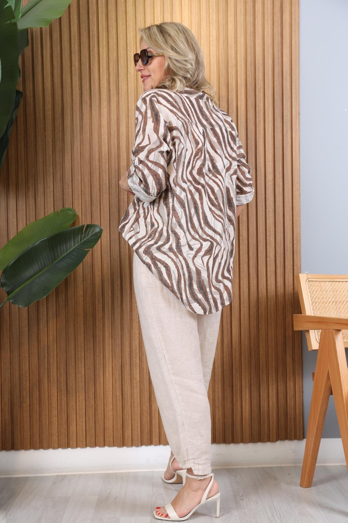 İthal Batik Zebra Desen Bej Gömlek