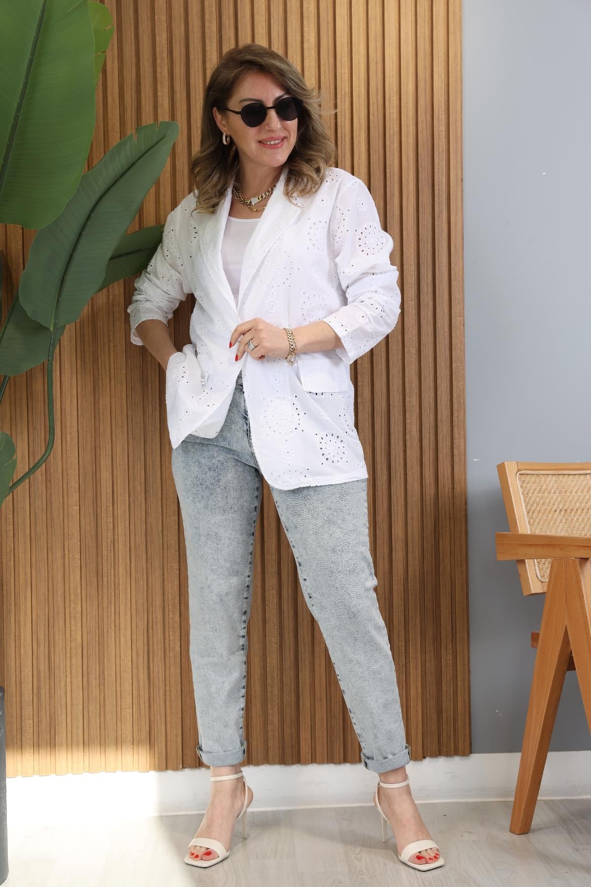 İthal Coton Delikli Beyaz Blazer