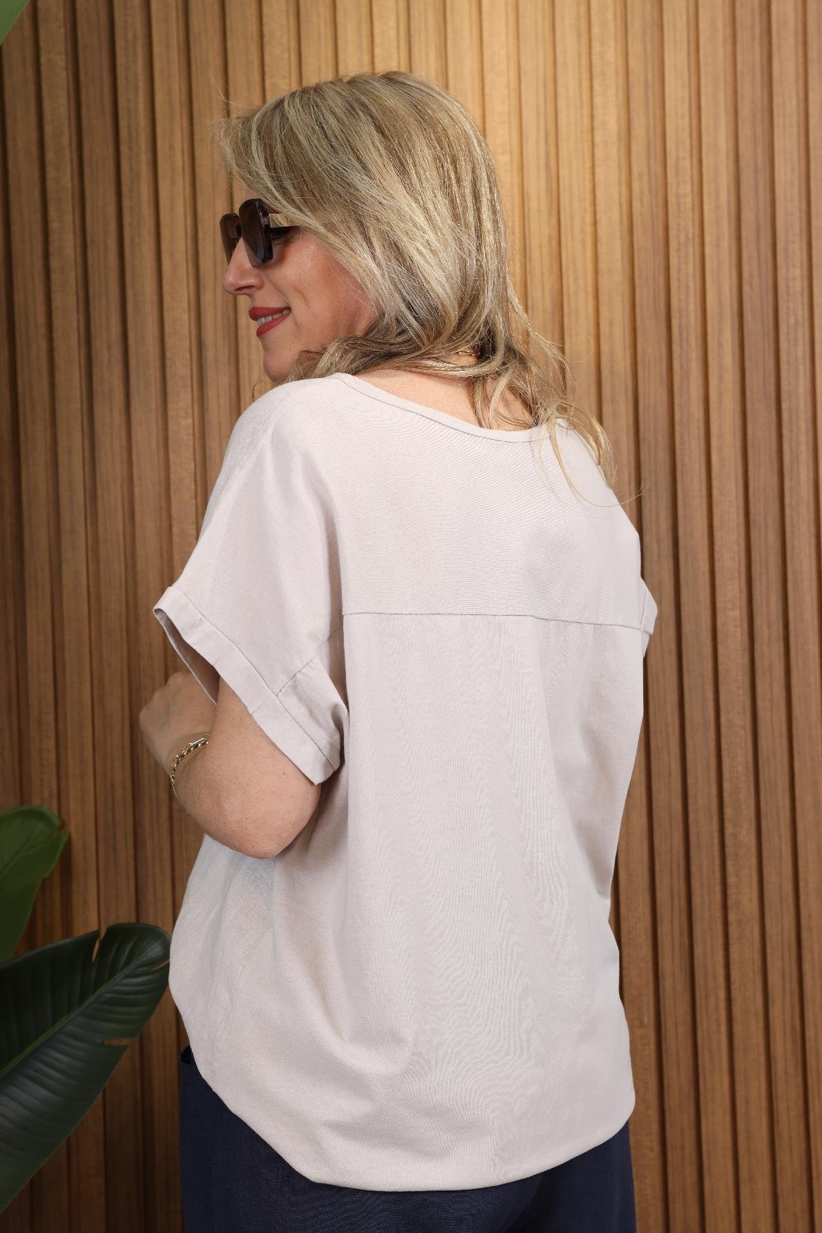 İthal Lak Baskı Çiçek Desen Bej T-shirt